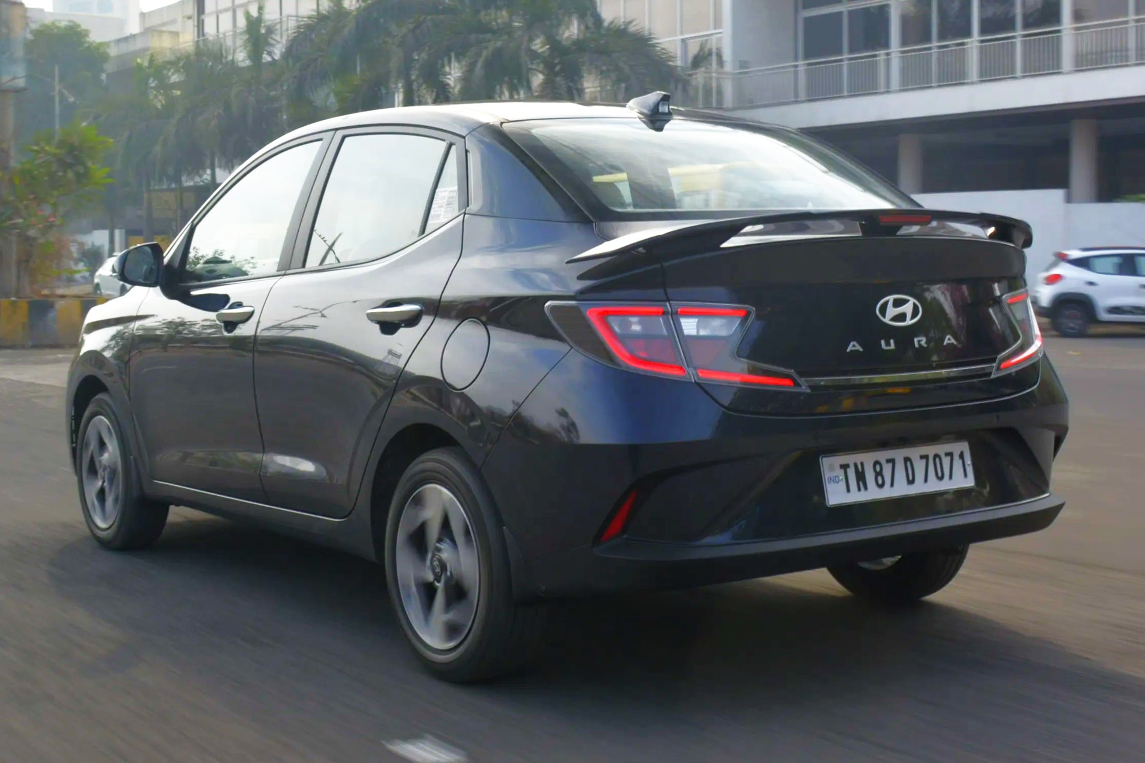 3 reasons to buy the Hyundai Aura, 2 reasons not to