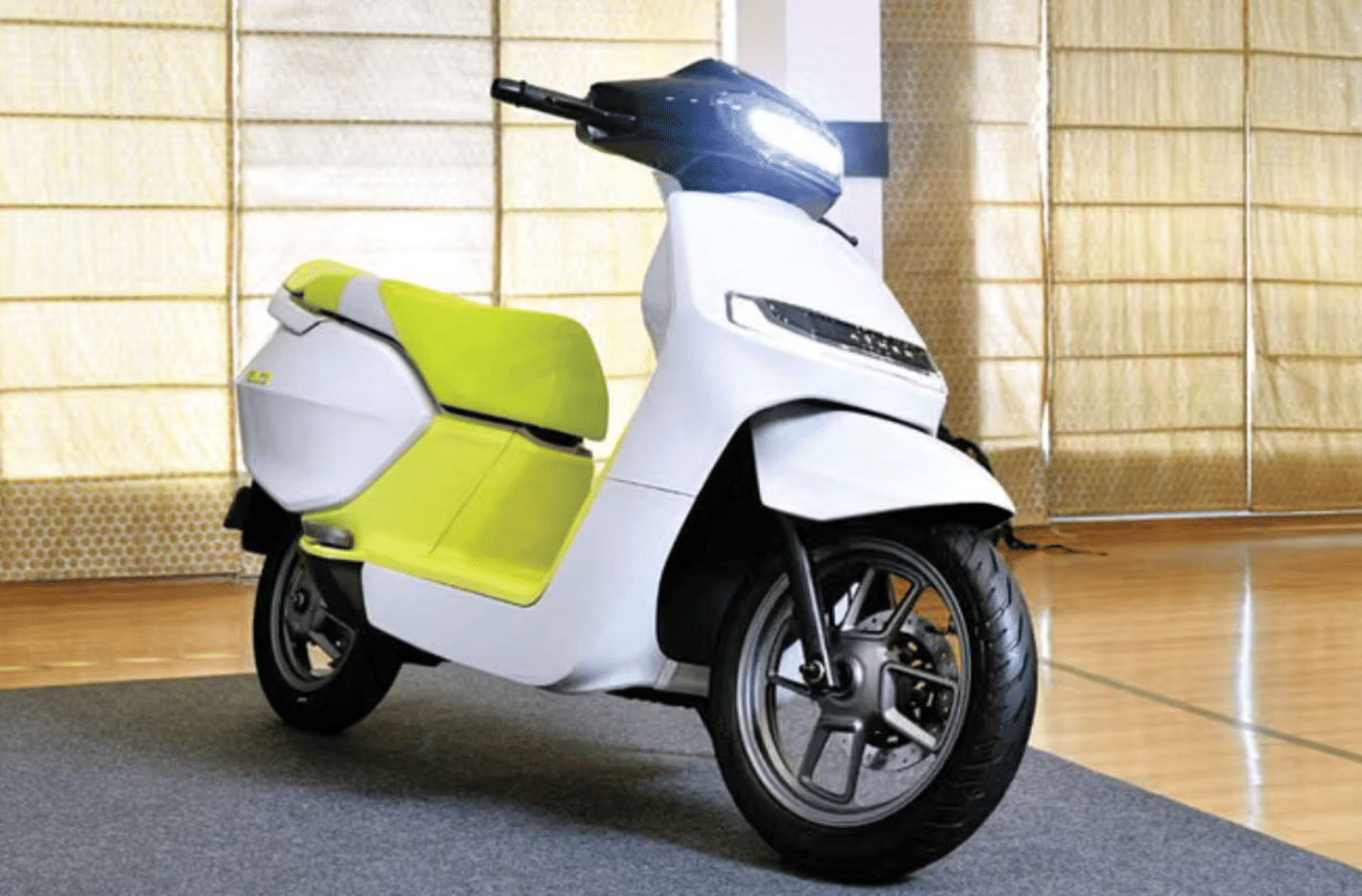 Front right quarter image of the Ather EL01 concept