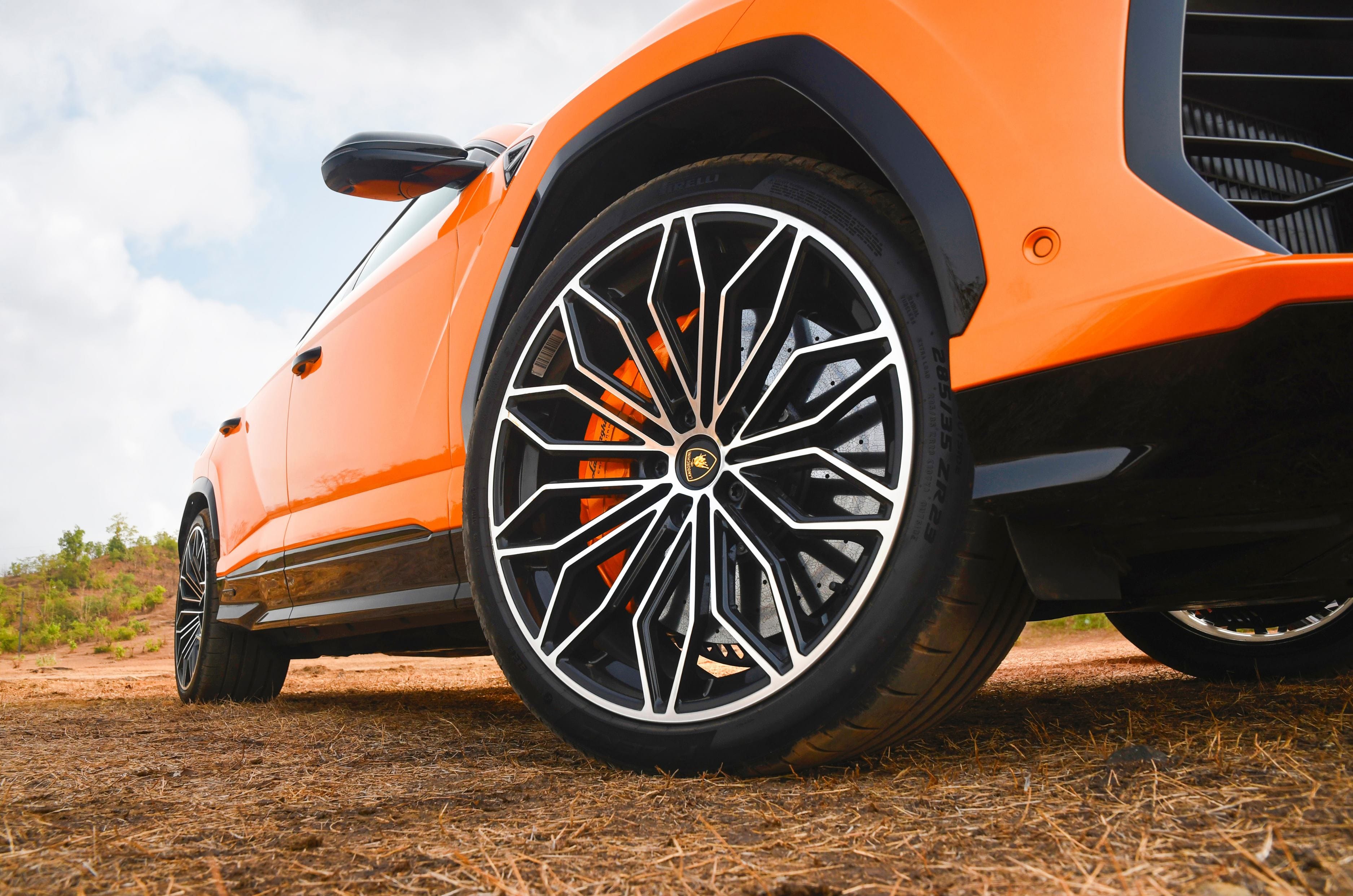 2026 Lamborghini Urus SE review: Thunder and lightning