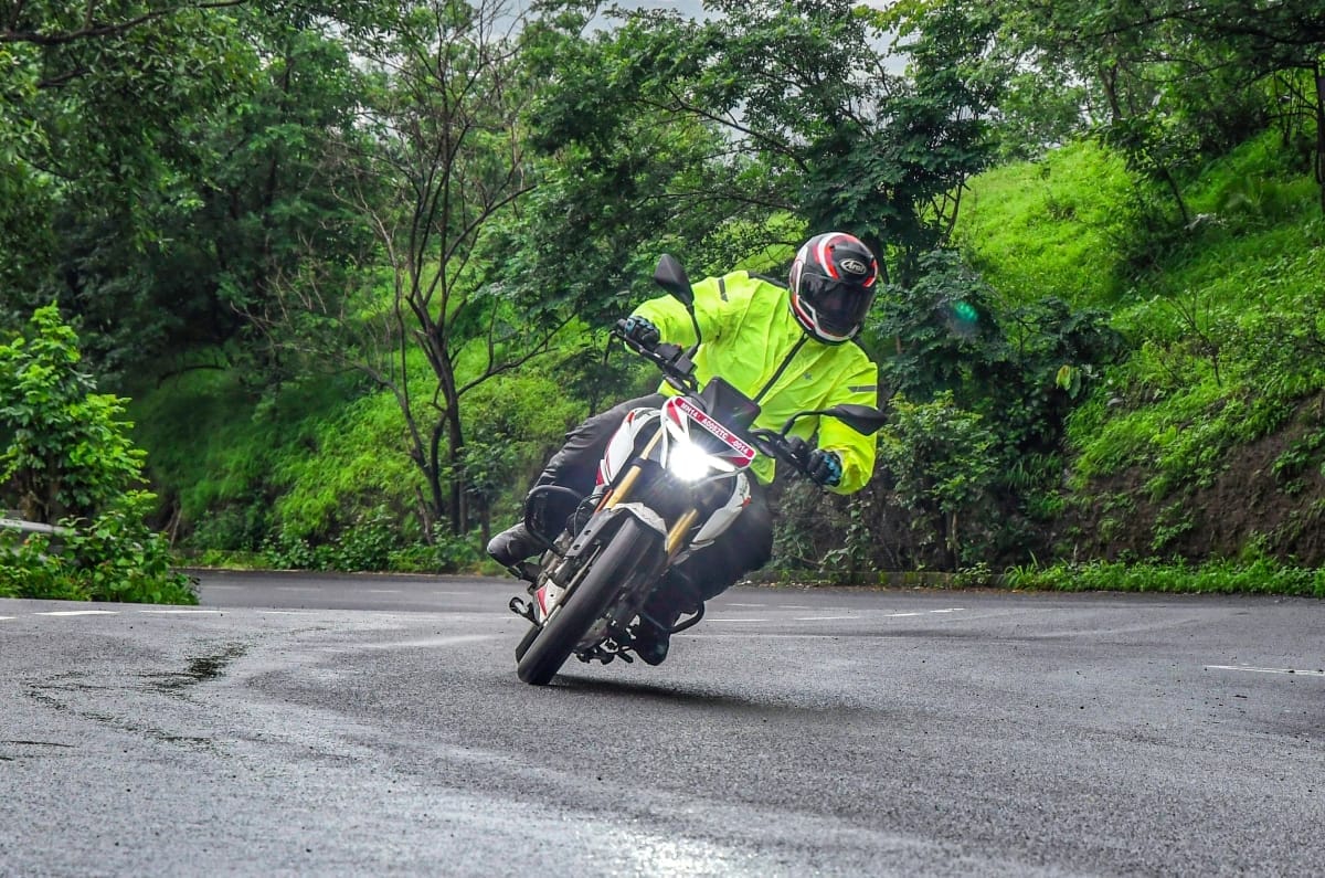 Bajaj Pulsar N160 SS: 3 reasons to buy and 2 reasons to skip it