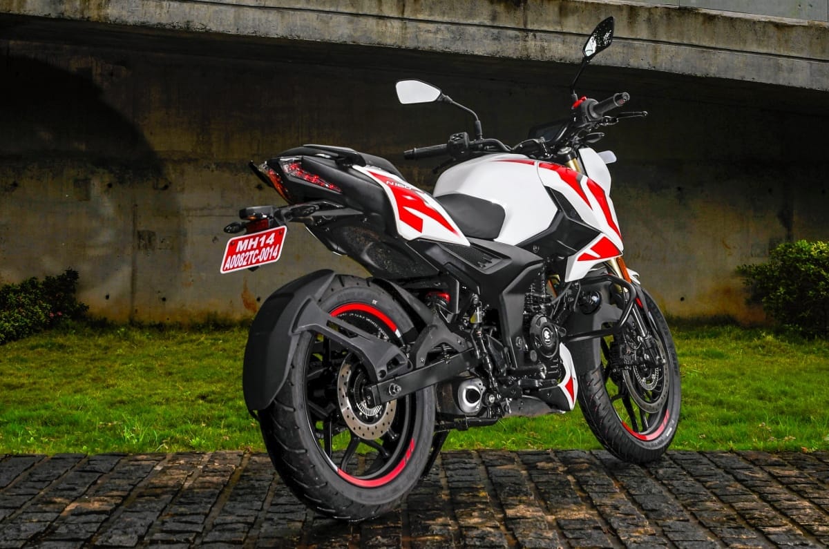 Bajaj Pulsar N160 SS: 3 reasons to buy and 2 reasons to skip it