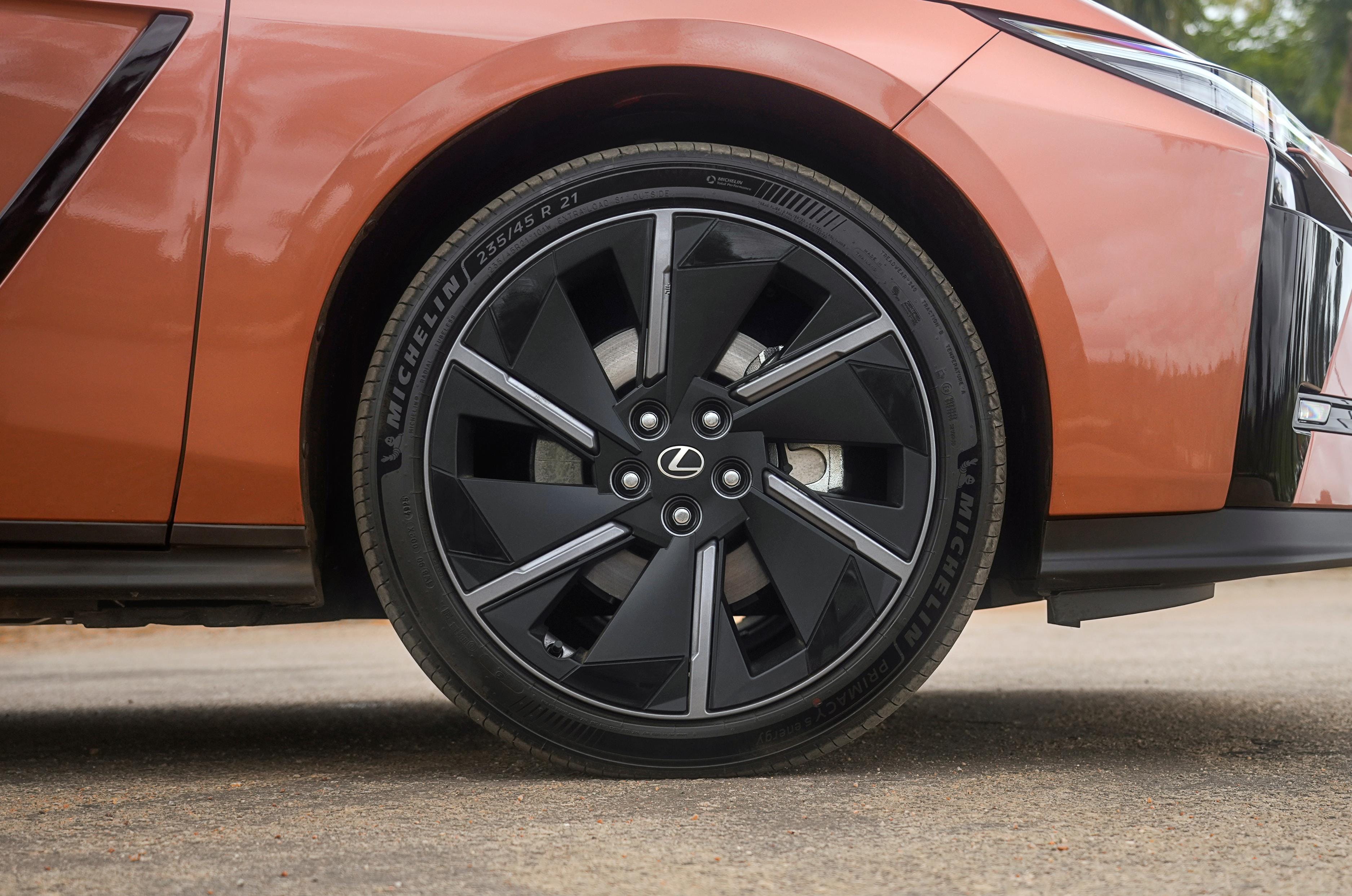 Lexus ES 500e review – Japan’s answer to electric sedans