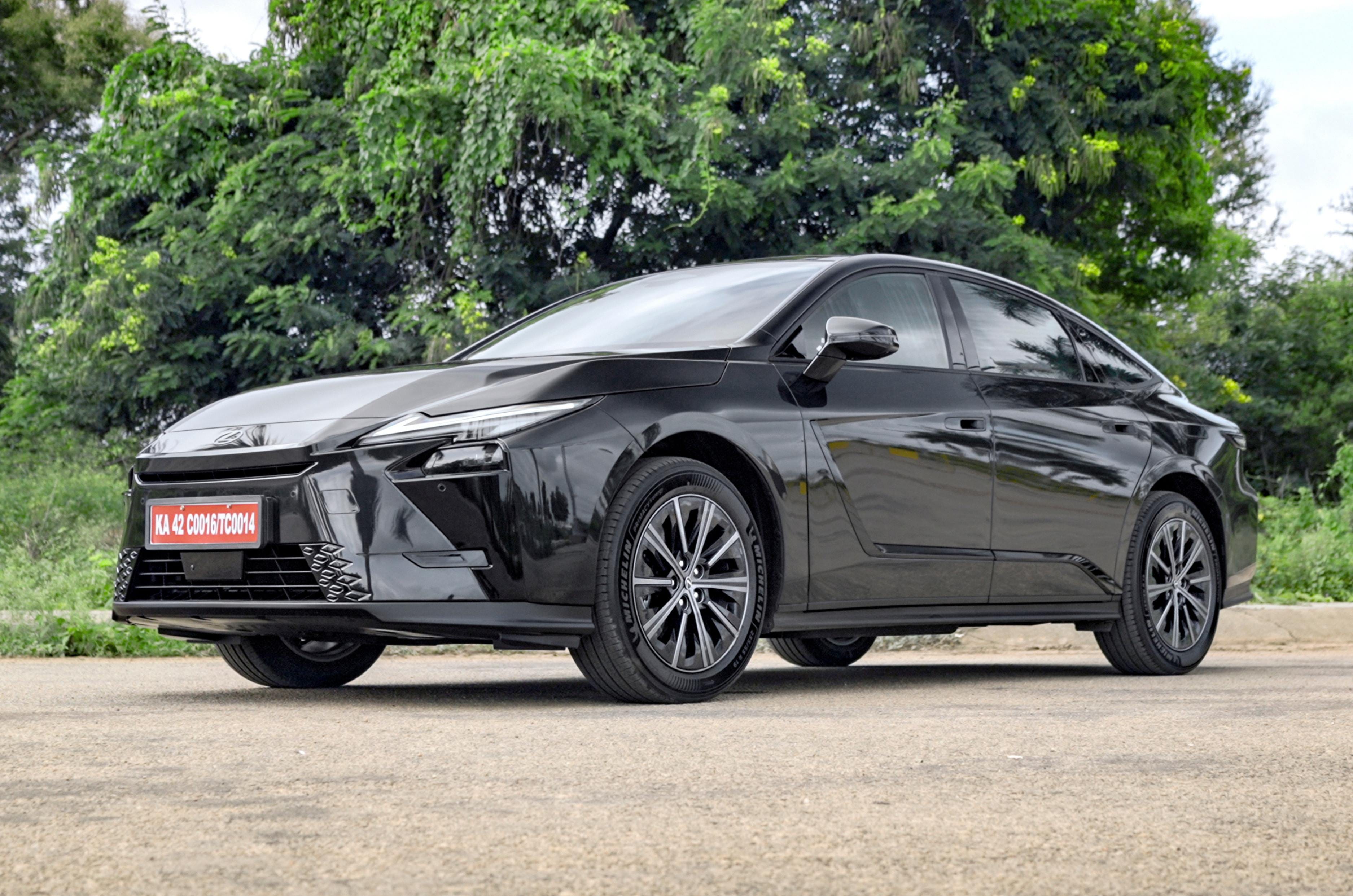 Lexus ES350h review - Hybrid luxury sedan back to take charge