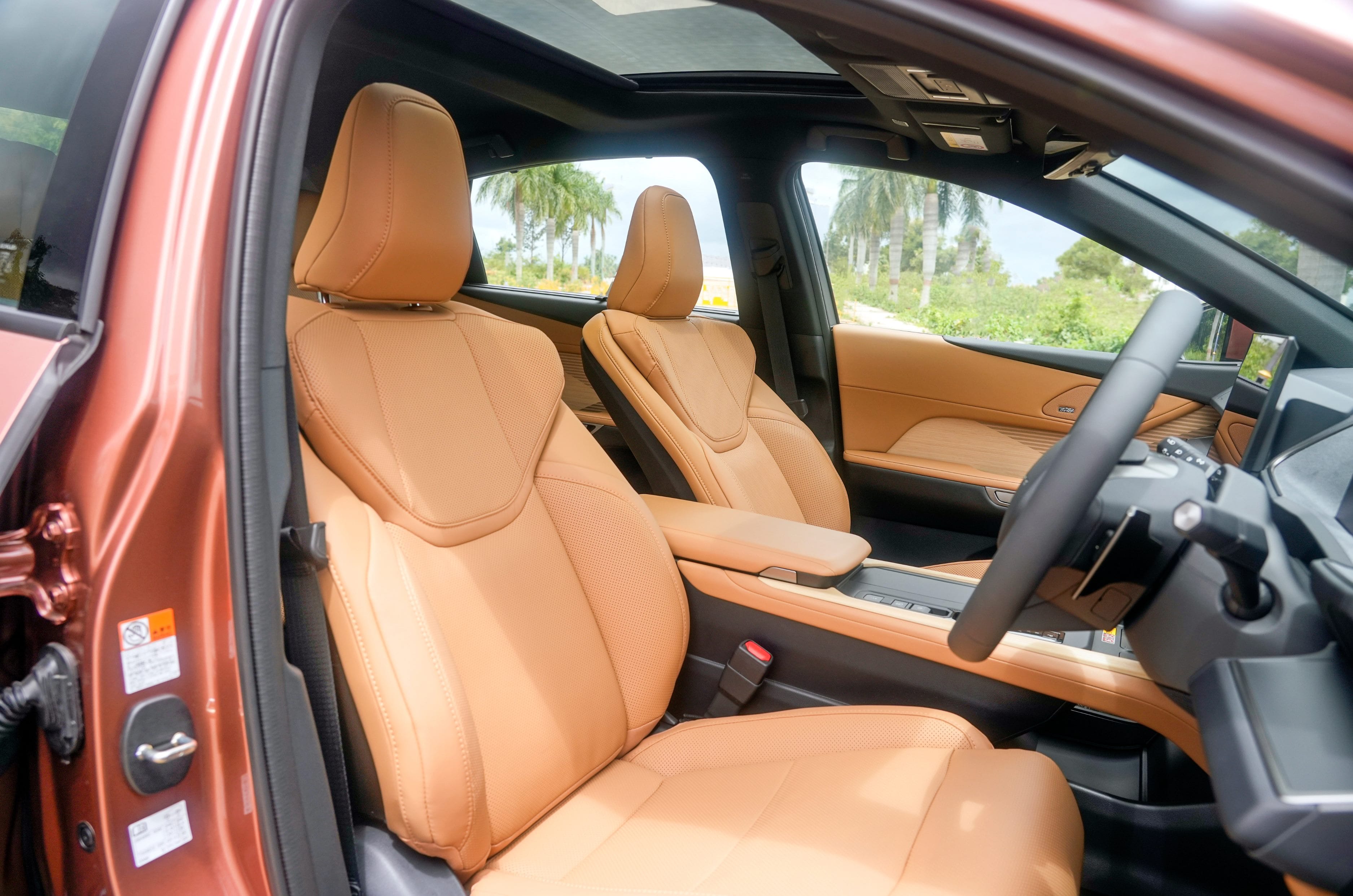 Lexus ES350h review - Hybrid luxury sedan back to take charge