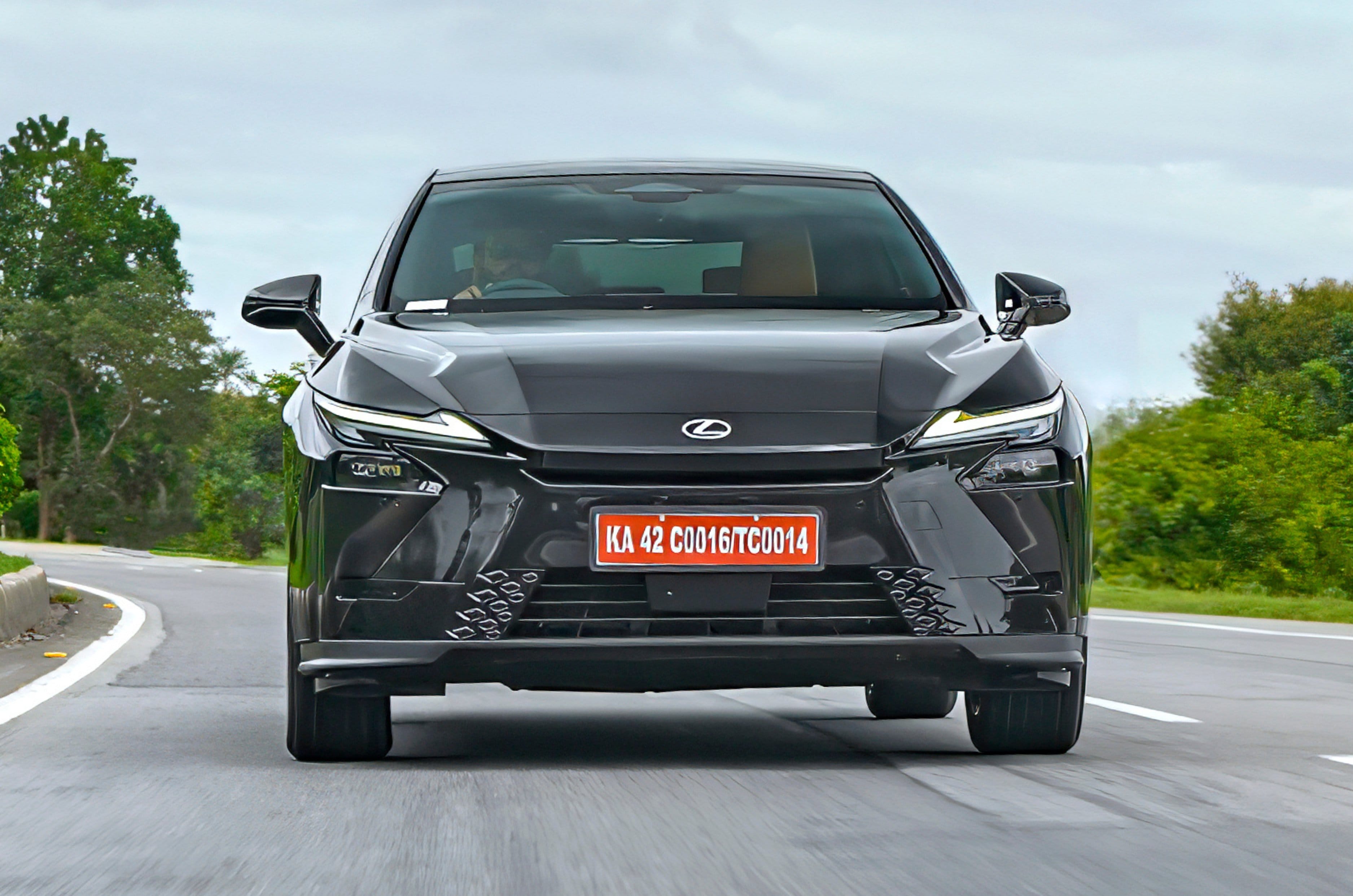 Lexus ES350h review - Hybrid luxury sedan back to take charge