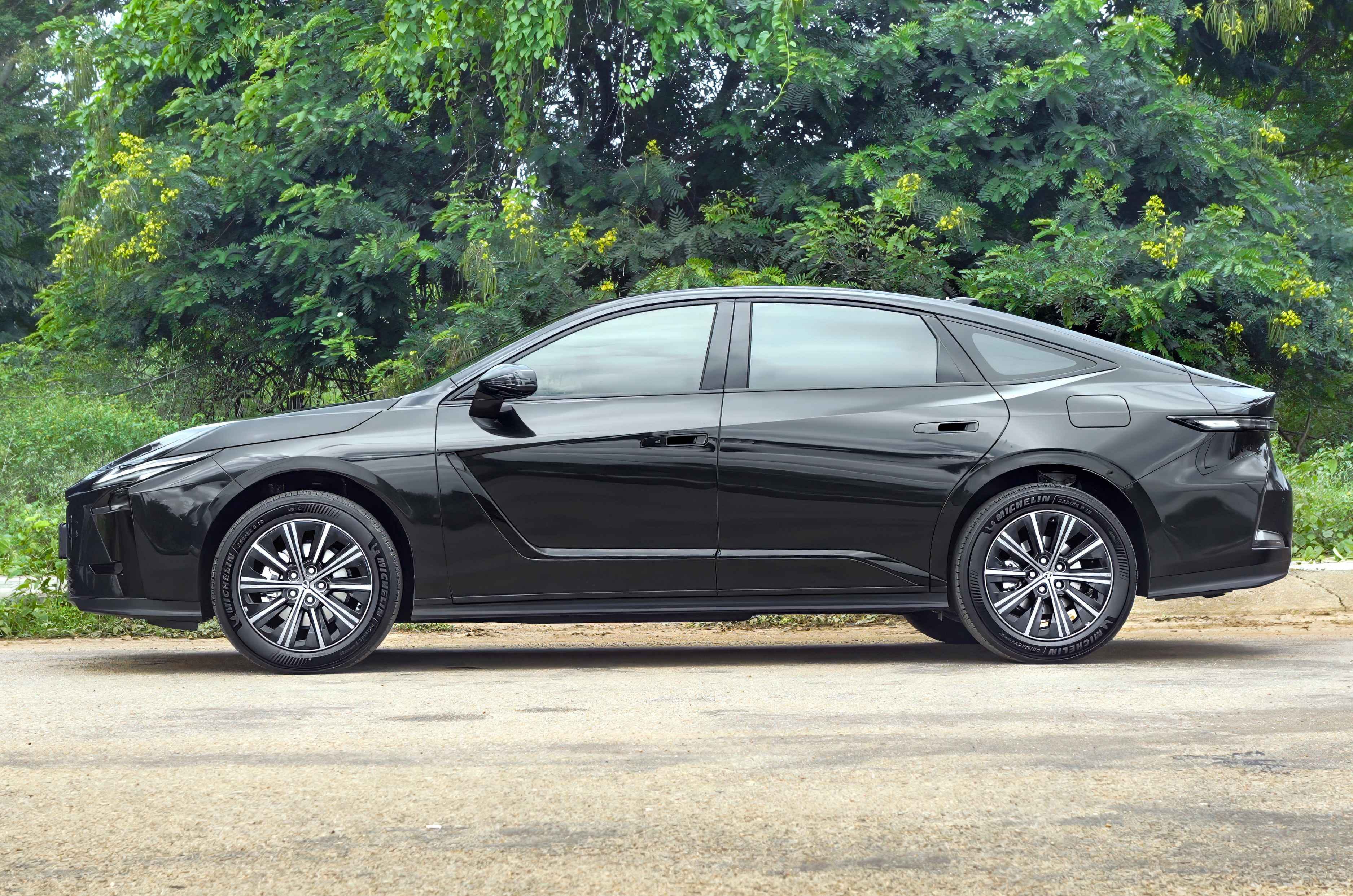 Lexus ES350h review - Hybrid luxury sedan back to take charge