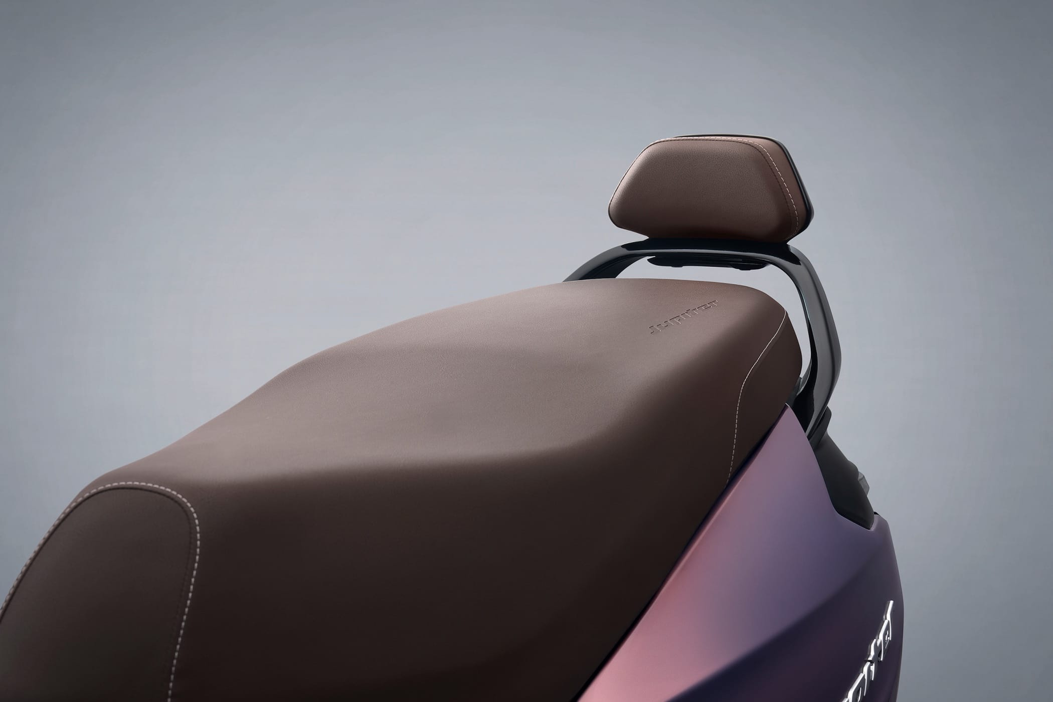 Image showing the new brown seat on the Jupiter Dual-tone variant