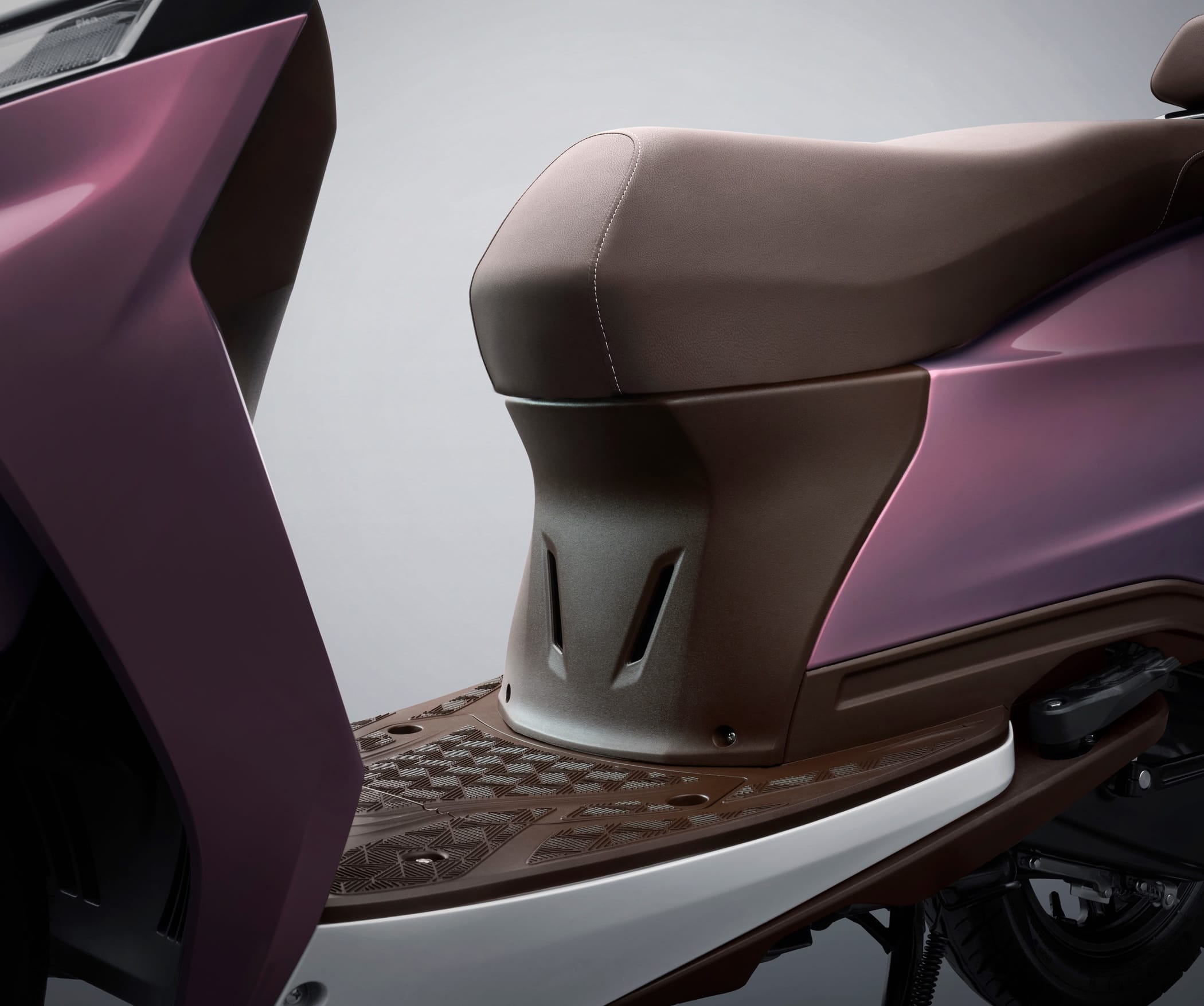 Image showing the Jupiter Dual-tone's colour co-ordinated inside panels.
