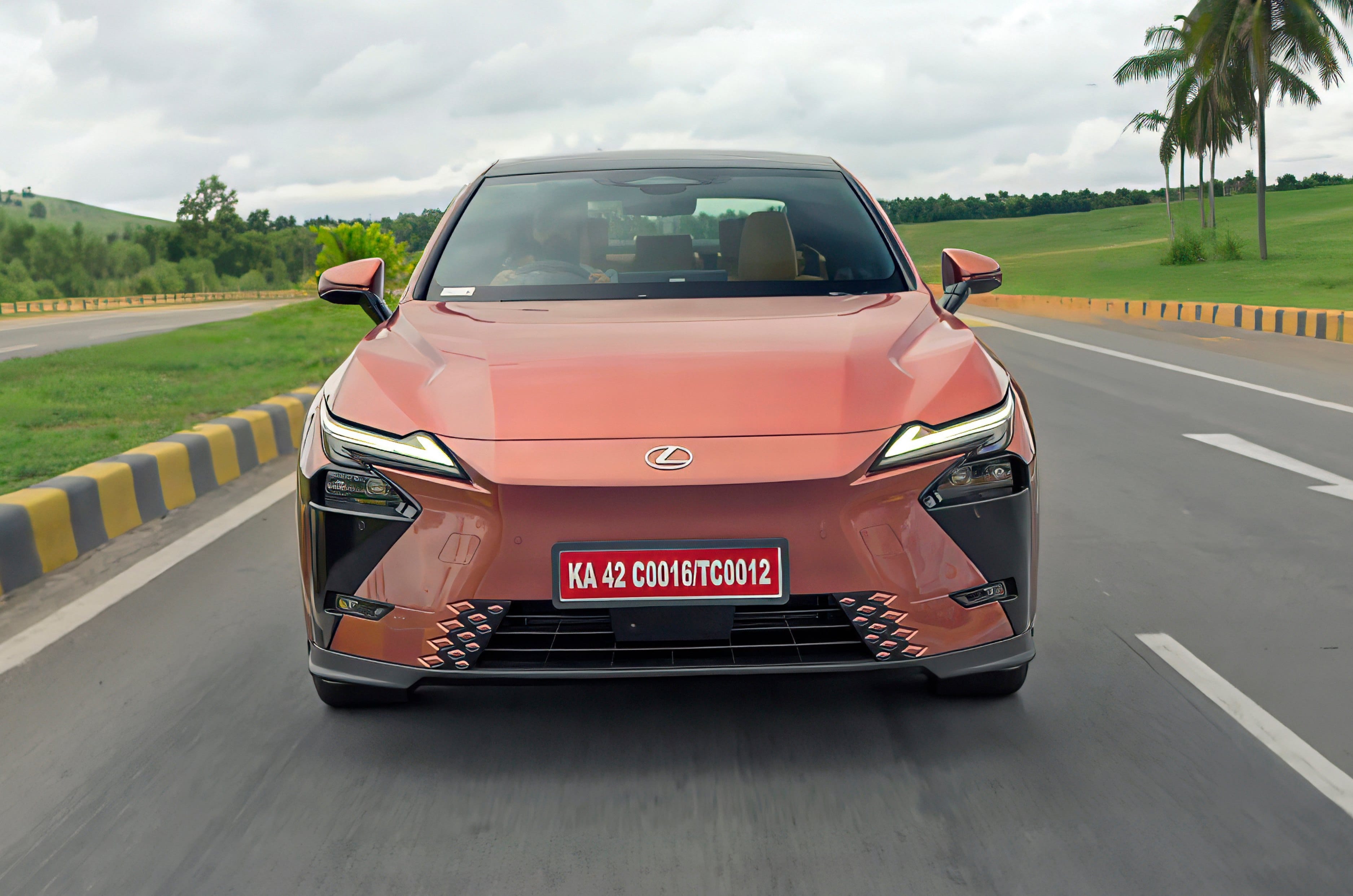 3 reasons to buy the Lexus ES 500e and 2 to skip it