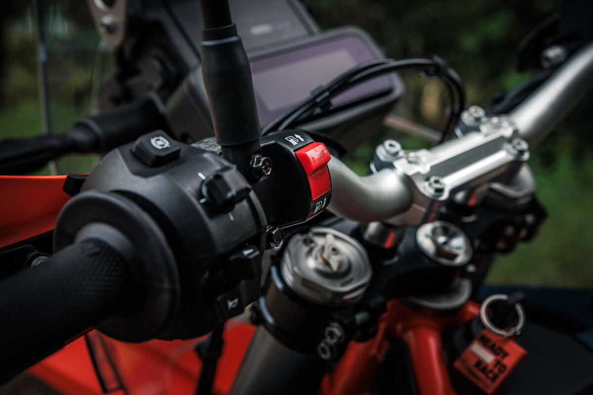 Close up shot of the dedicated switch to change which fuel tank the KTM 690 Rally draws fuel from
