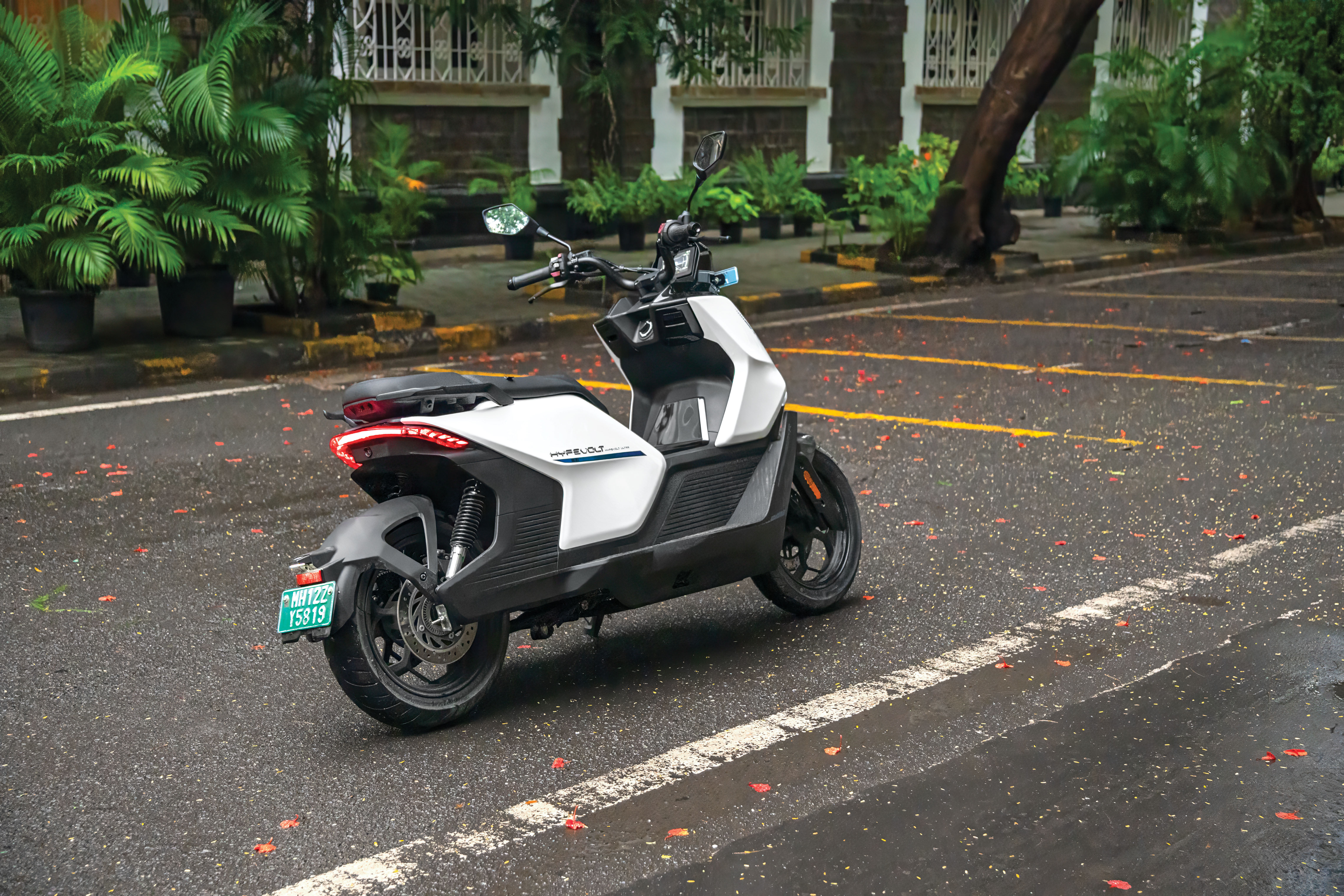 Keeway EZI Hypevolt-R Review: Is It worth the Rs 2 lakh price tag?