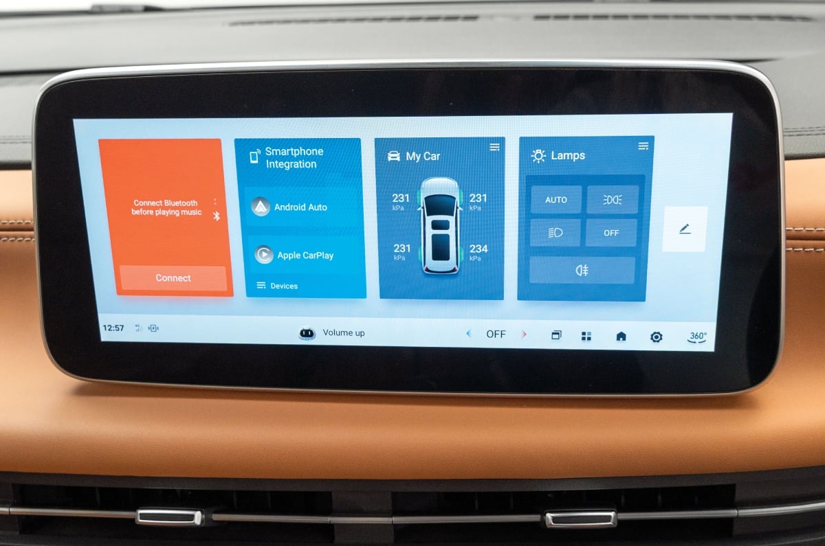 MG M9 infotainment touscreen