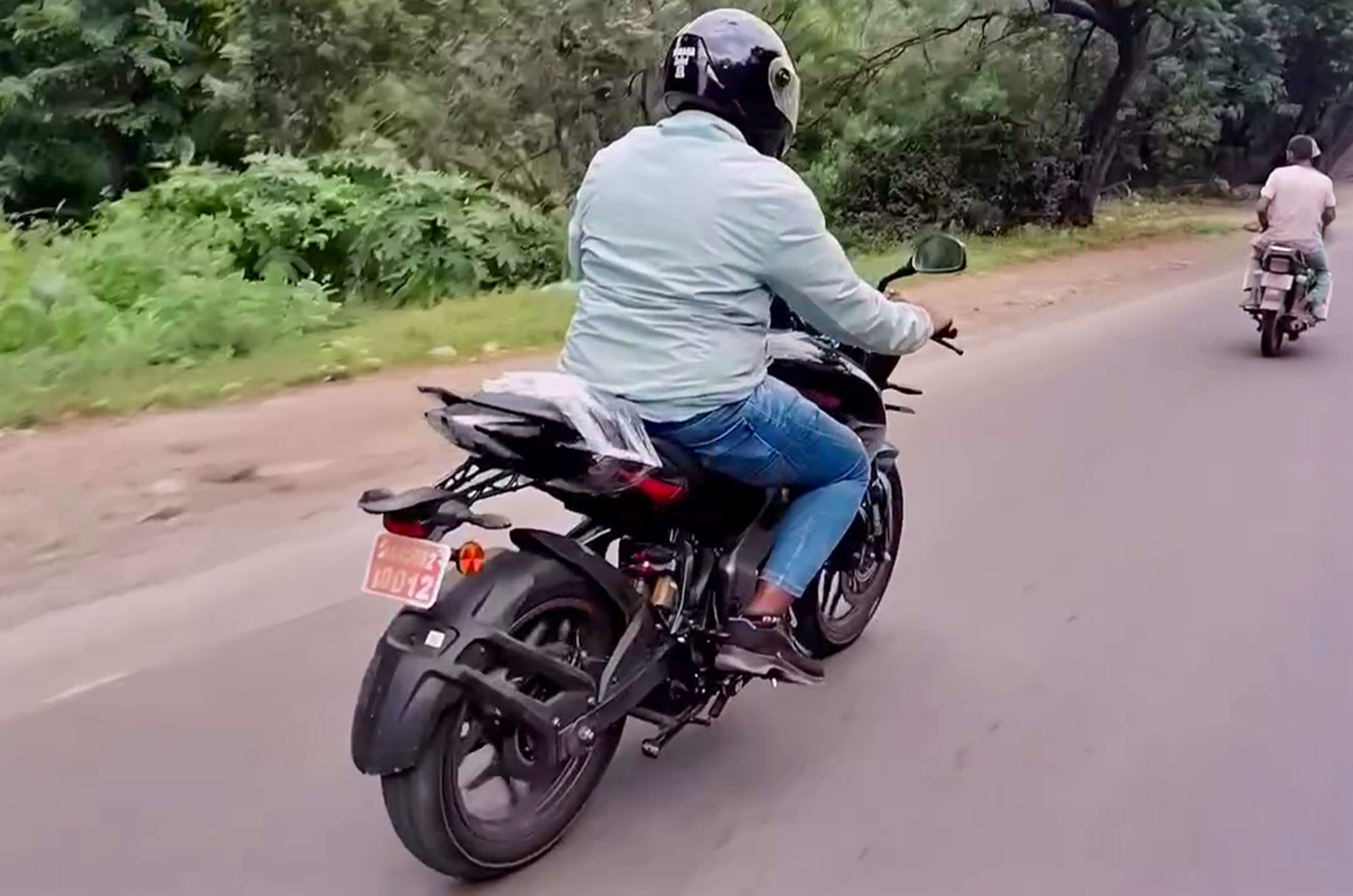 Bajaj Pulsar NS200 and N250 spied with new TFT, WP USD fork