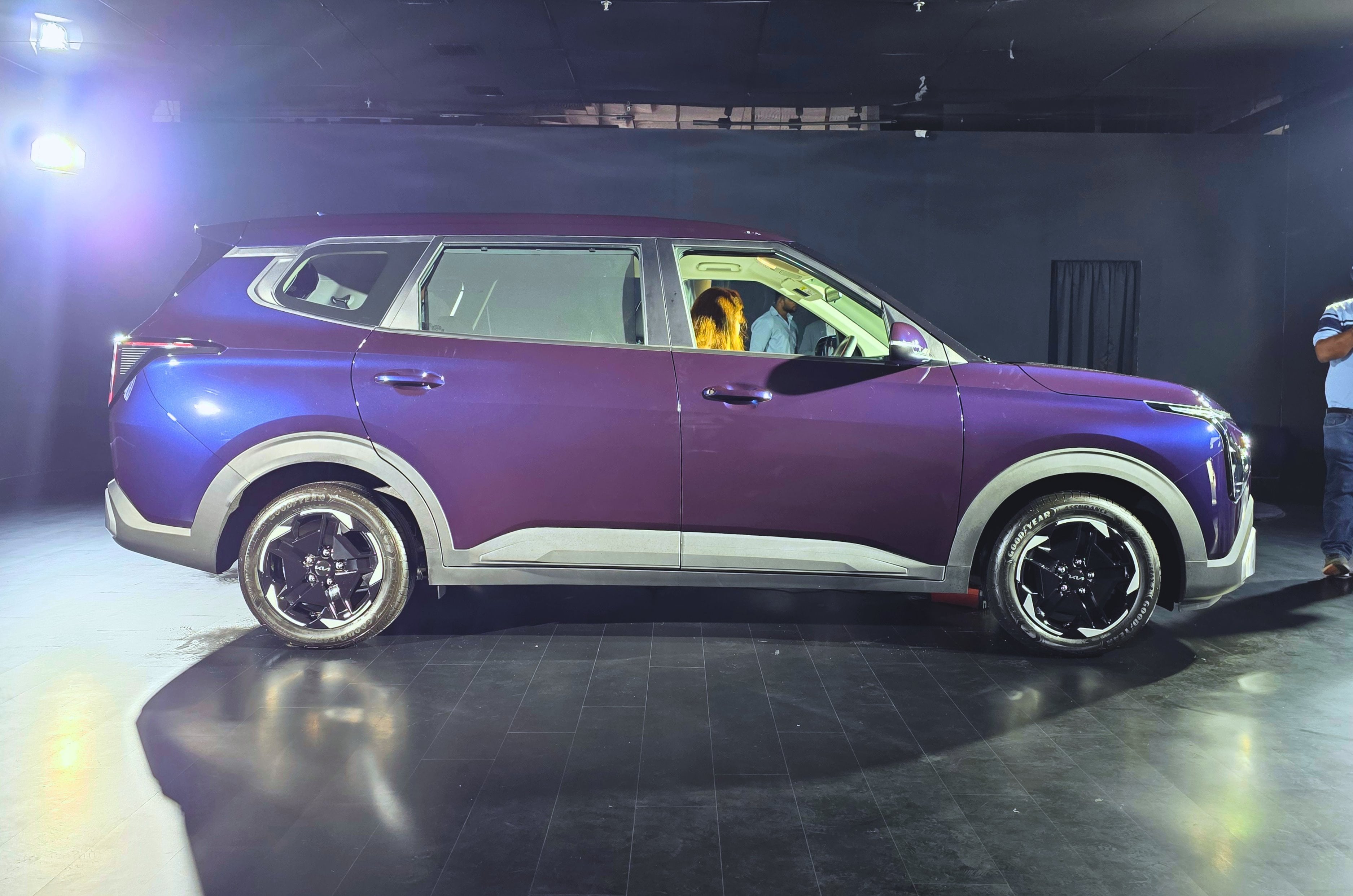 Kia Carens CNG, Carens Clavis CNG launched in India