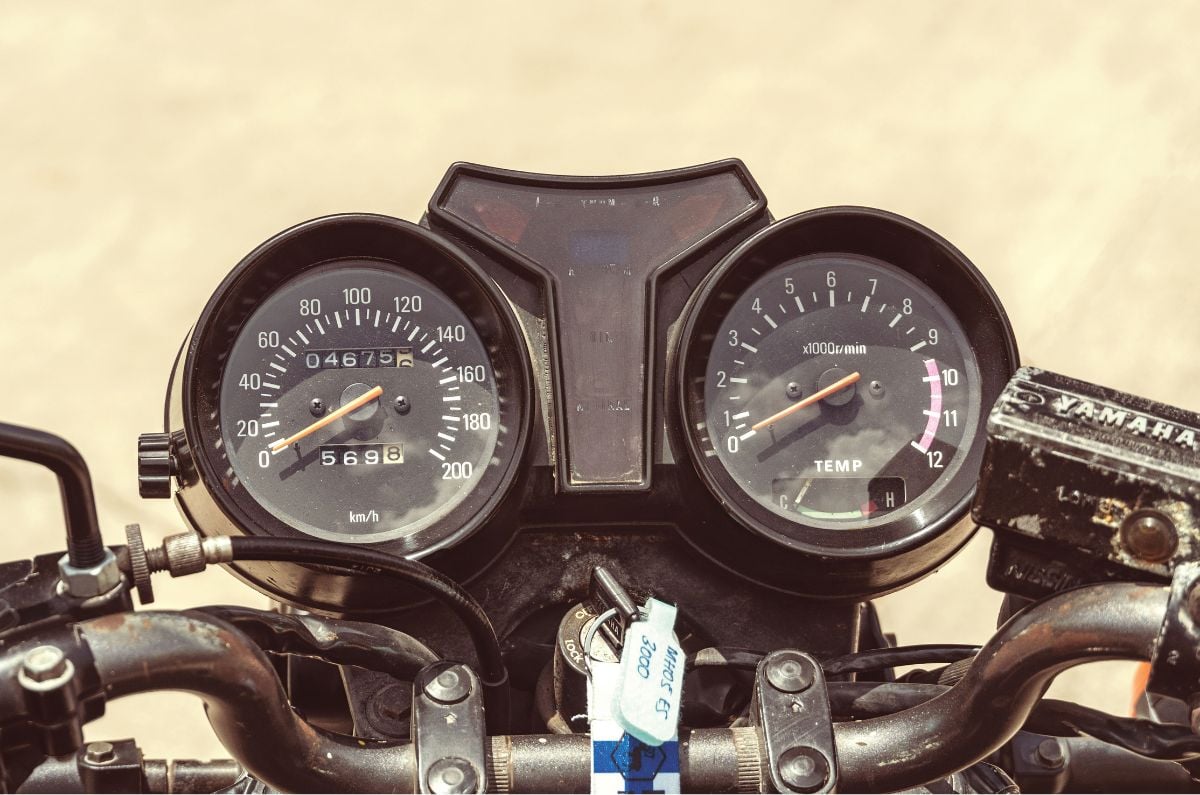 Yamaha RD350LC twin-pod analogue clocks