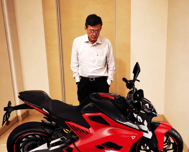 Inside image showing Intel CEO checking out a Ultraviolette F77 Mach 2