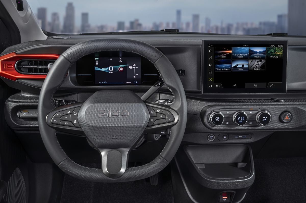 Nissan Pixo interior