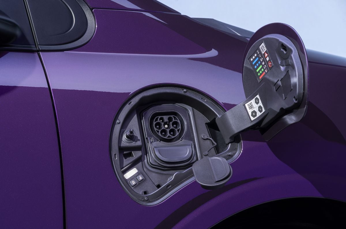 Nissan Pixo charging