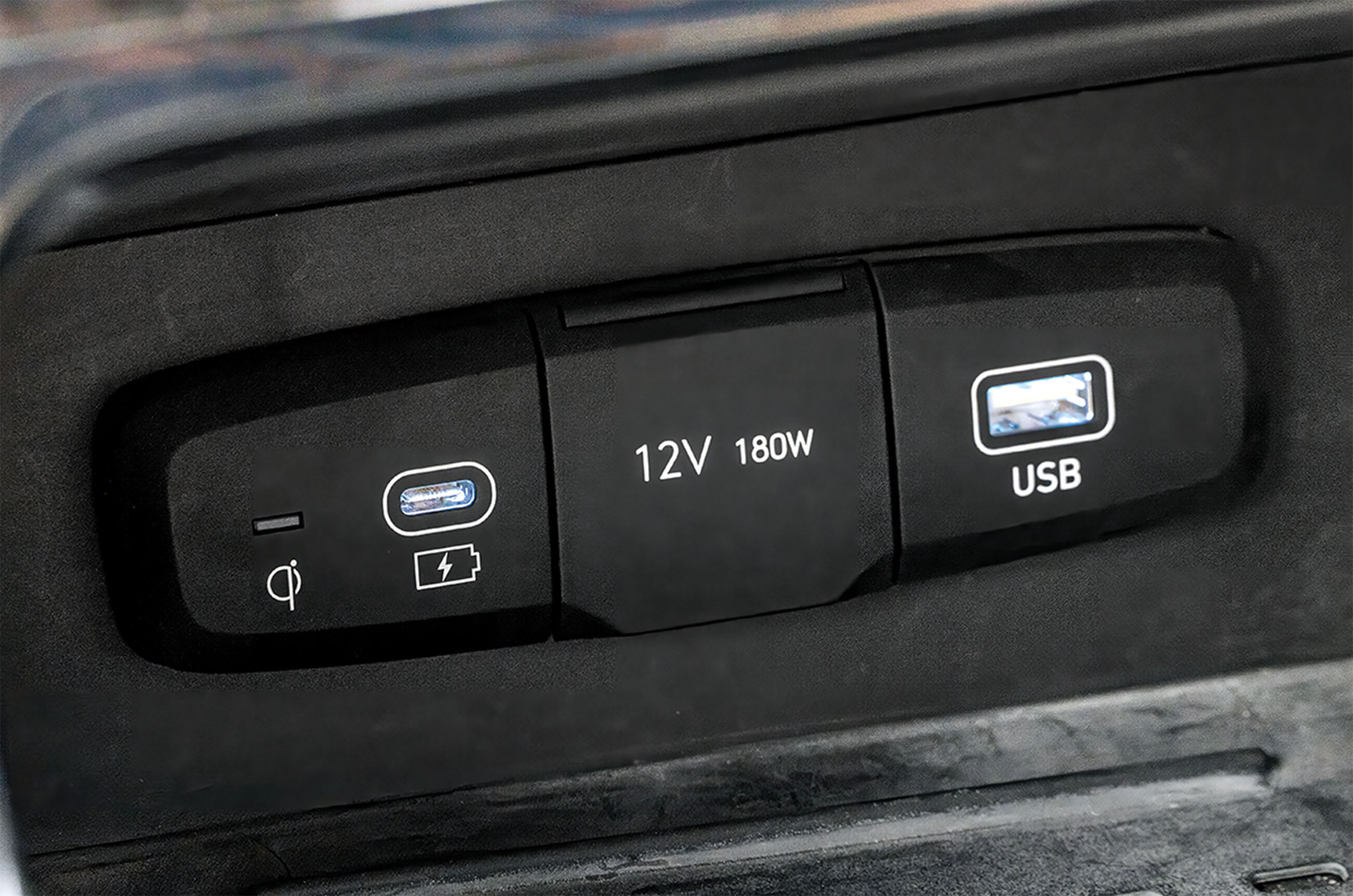 Hyundai Alcazar USB ports