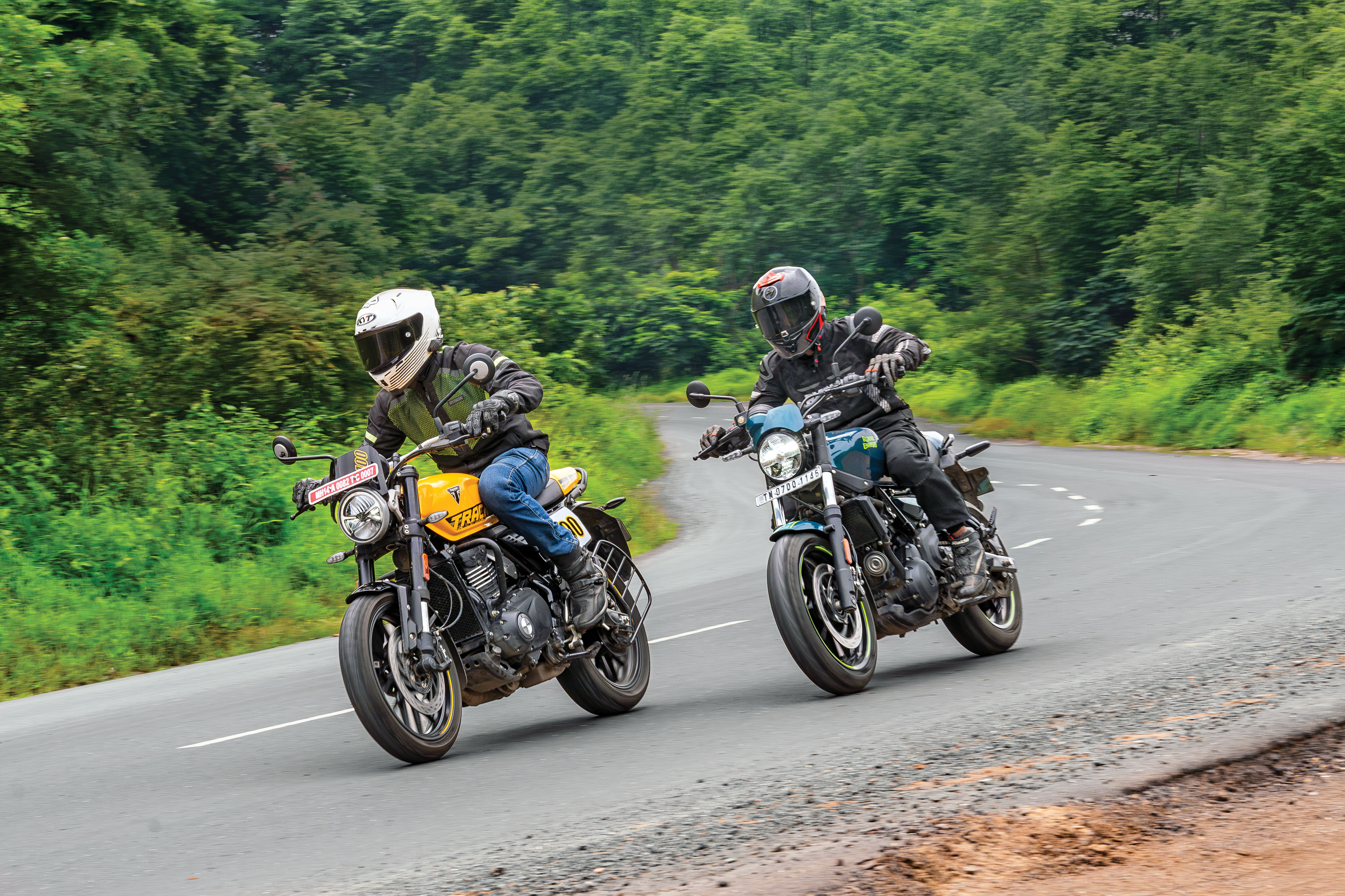 Royal Enfield Guerrilla 450 vs Triumph Tracker 400 Comparison: Street Brawl