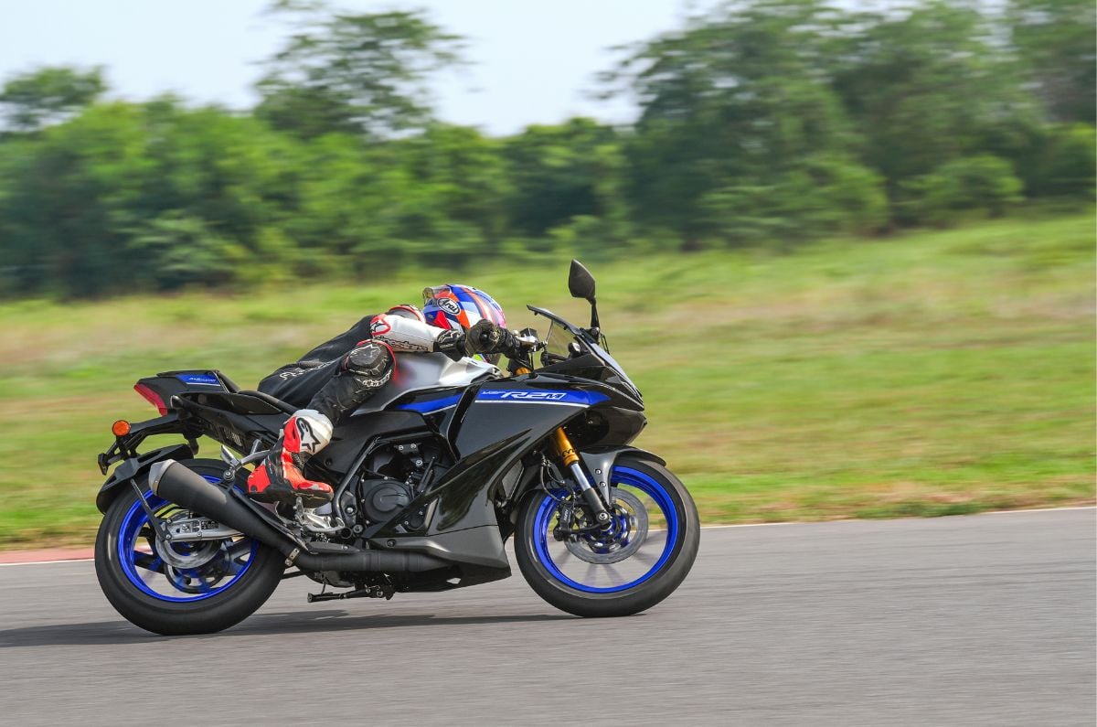 Rider performing a left lean on the Yamaha R2.