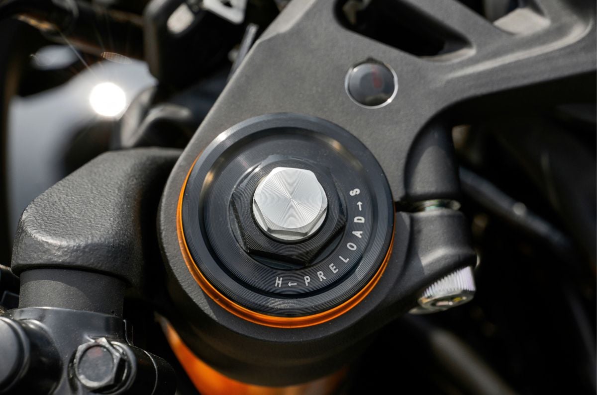 Yamaha R2's preload adjustable front suspension