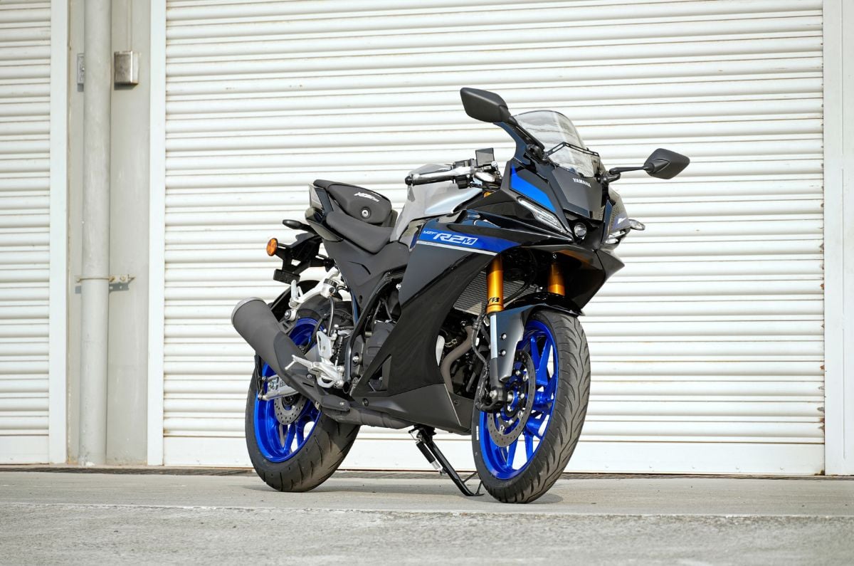 Yamaha R2's front right quarter profile.