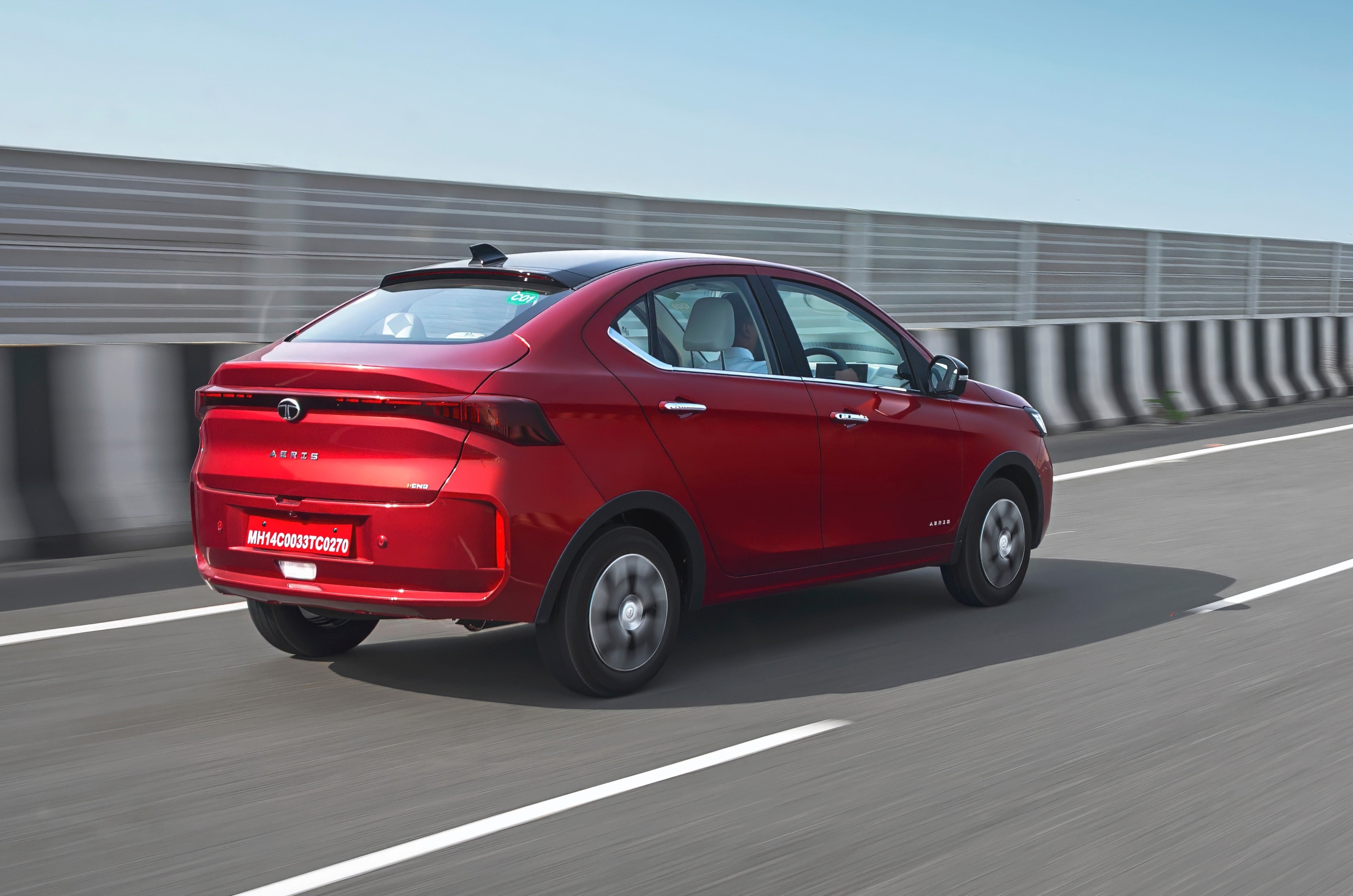 3 reasons to buy the Tata Aeris iCNG, 2 reasons not to