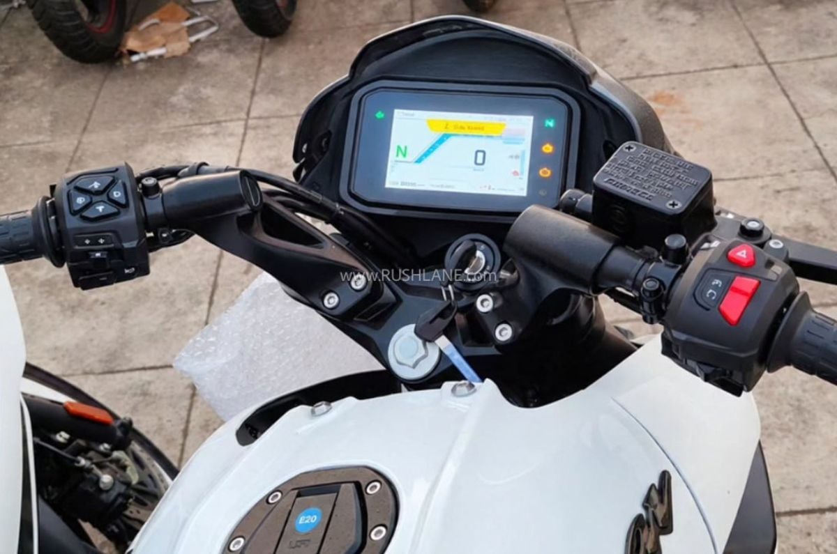 Bajaj Pulsar NS200 Updated with Quickshifter and TFT display