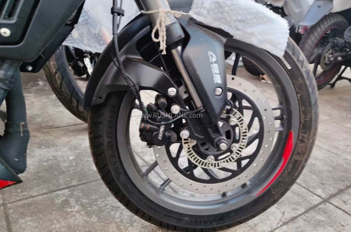 Bajaj Pulsar NS200 Updated with Quickshifter and TFT display