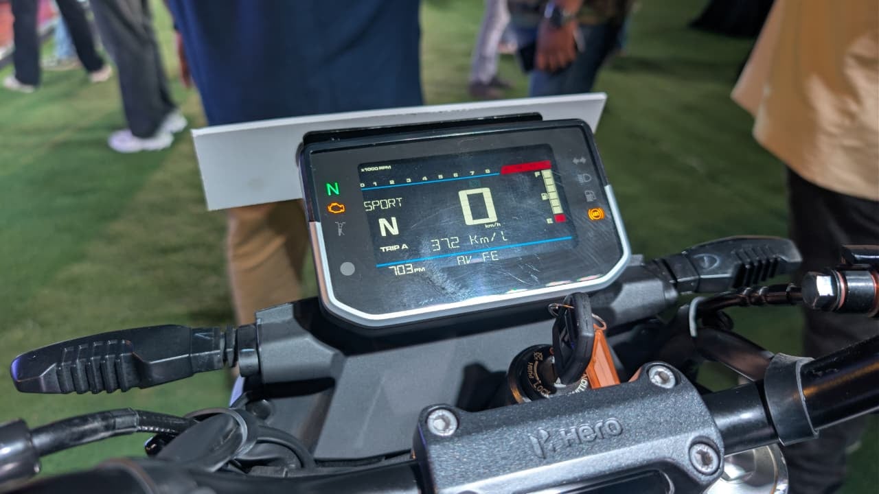 Hero Xtreme 160R 4V Standard and Pro variant's LCD screen, same as the current Combat Edition.