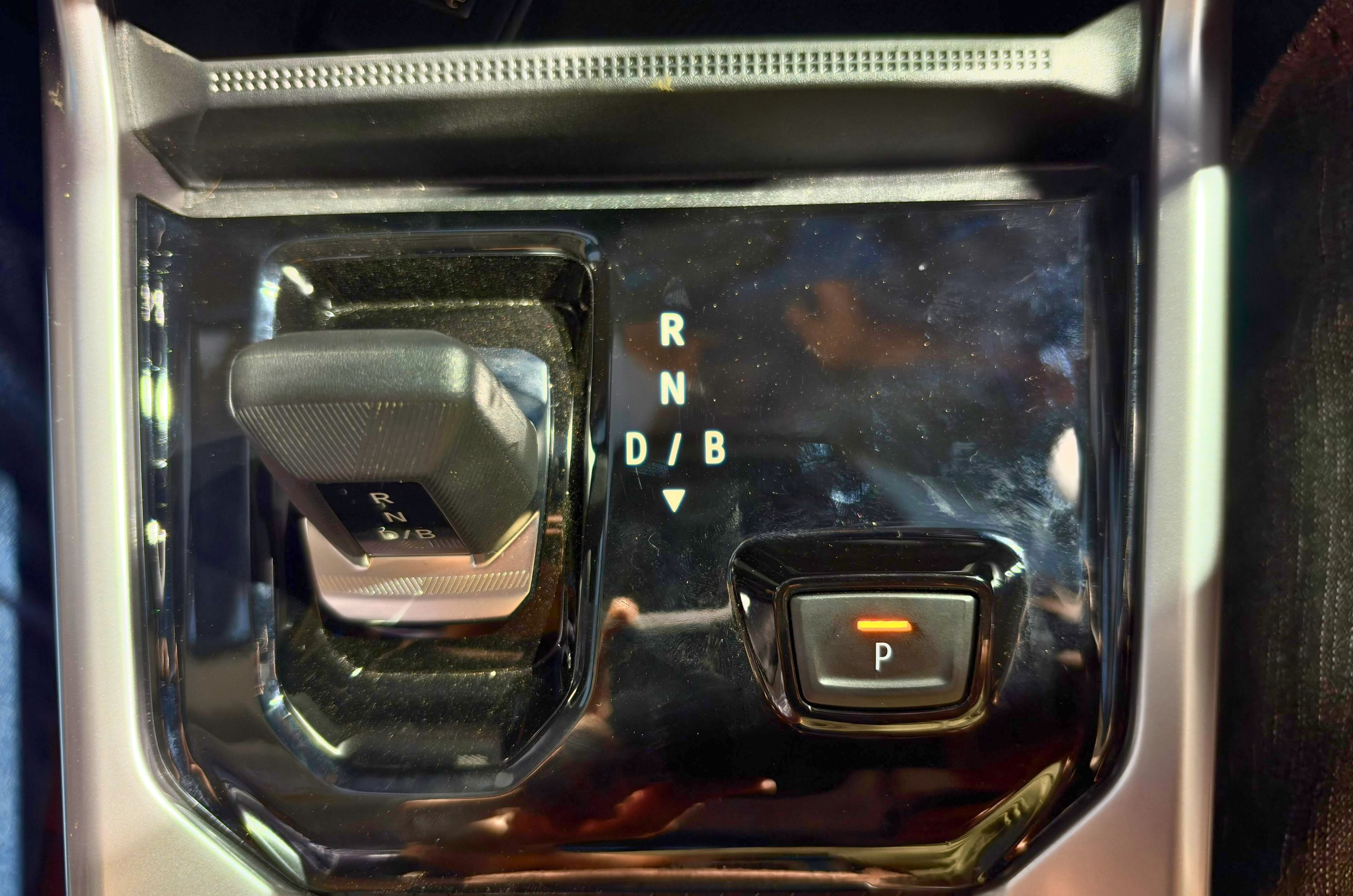 Renault Duster Hybrid Drive Selector