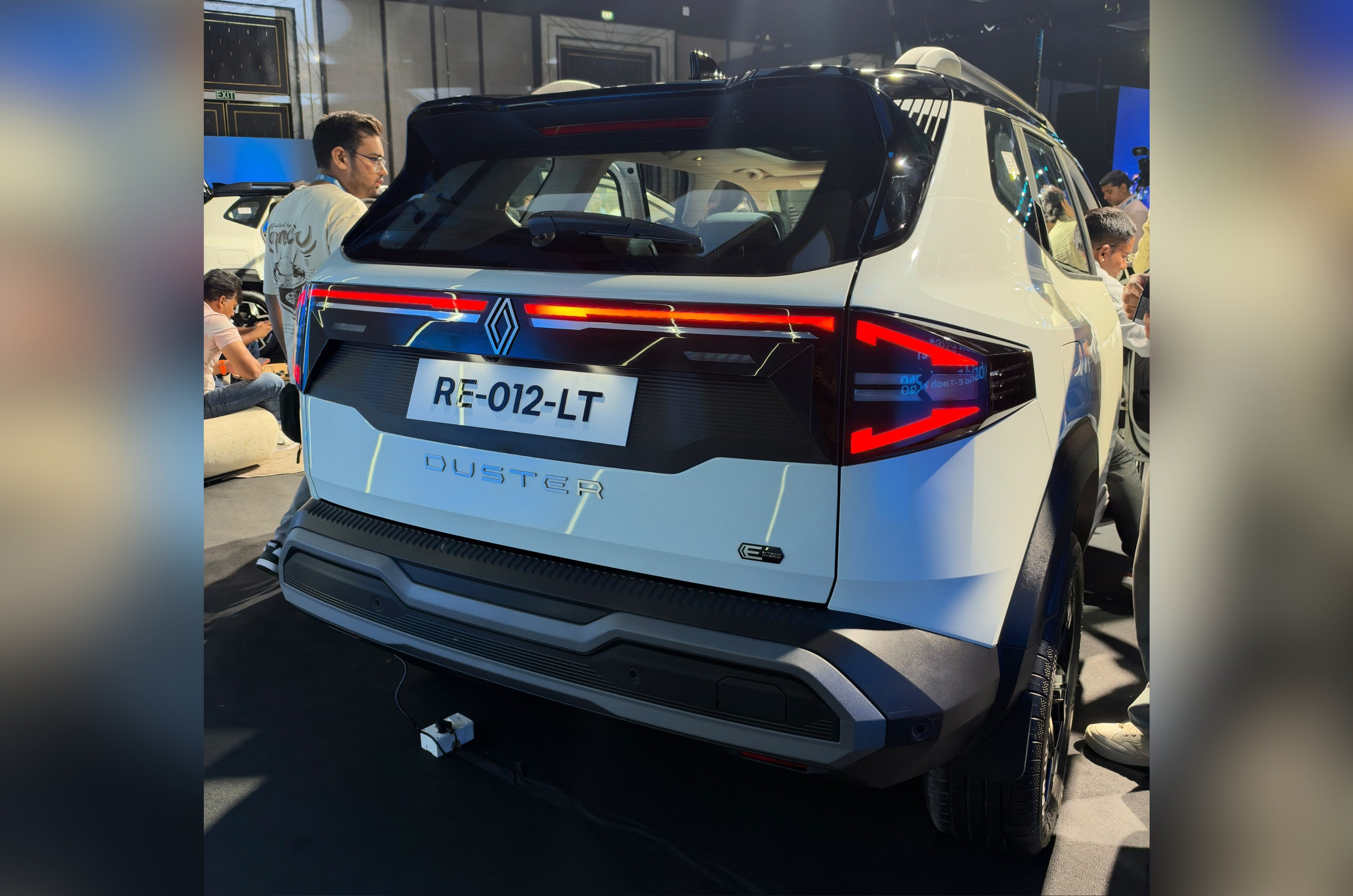 Renault Duster Hybrid Rear Quarter