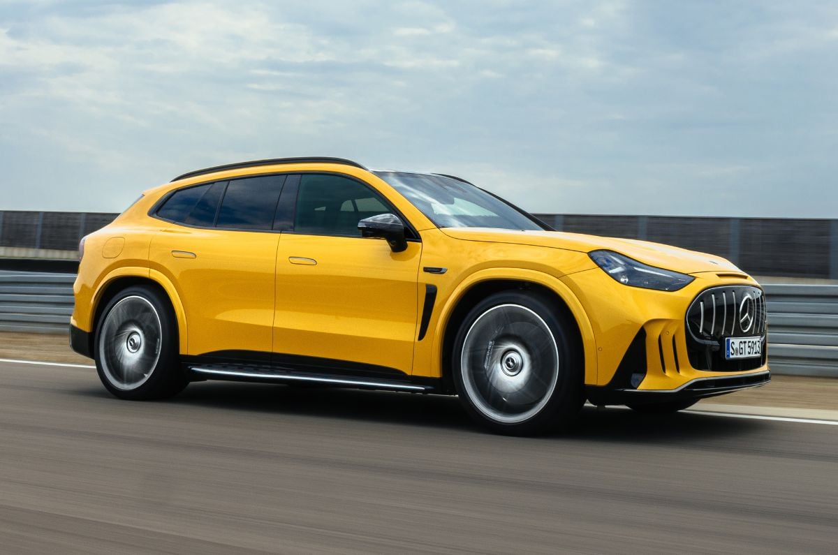 Mercedes-AMG GT SUV side tracking