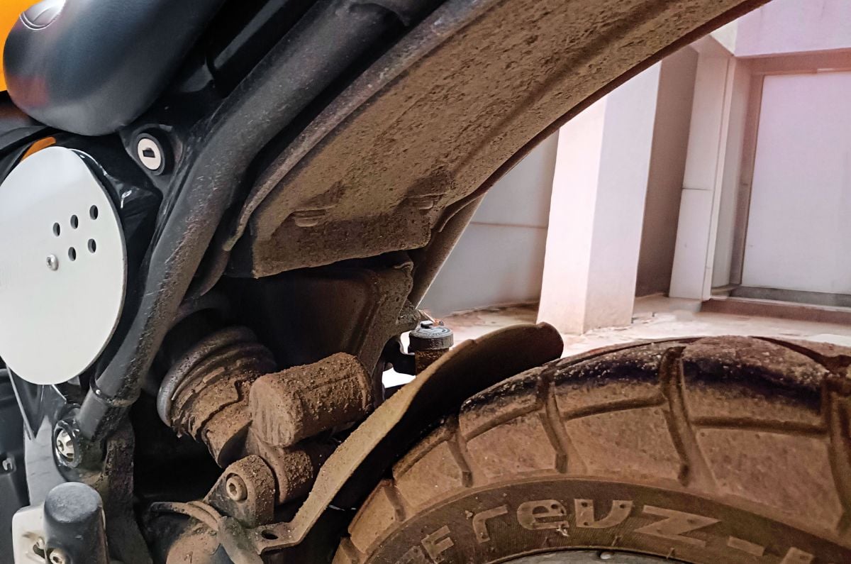 Triumph Scrambler 400 XC rear mudguard dirty after a rainy ride