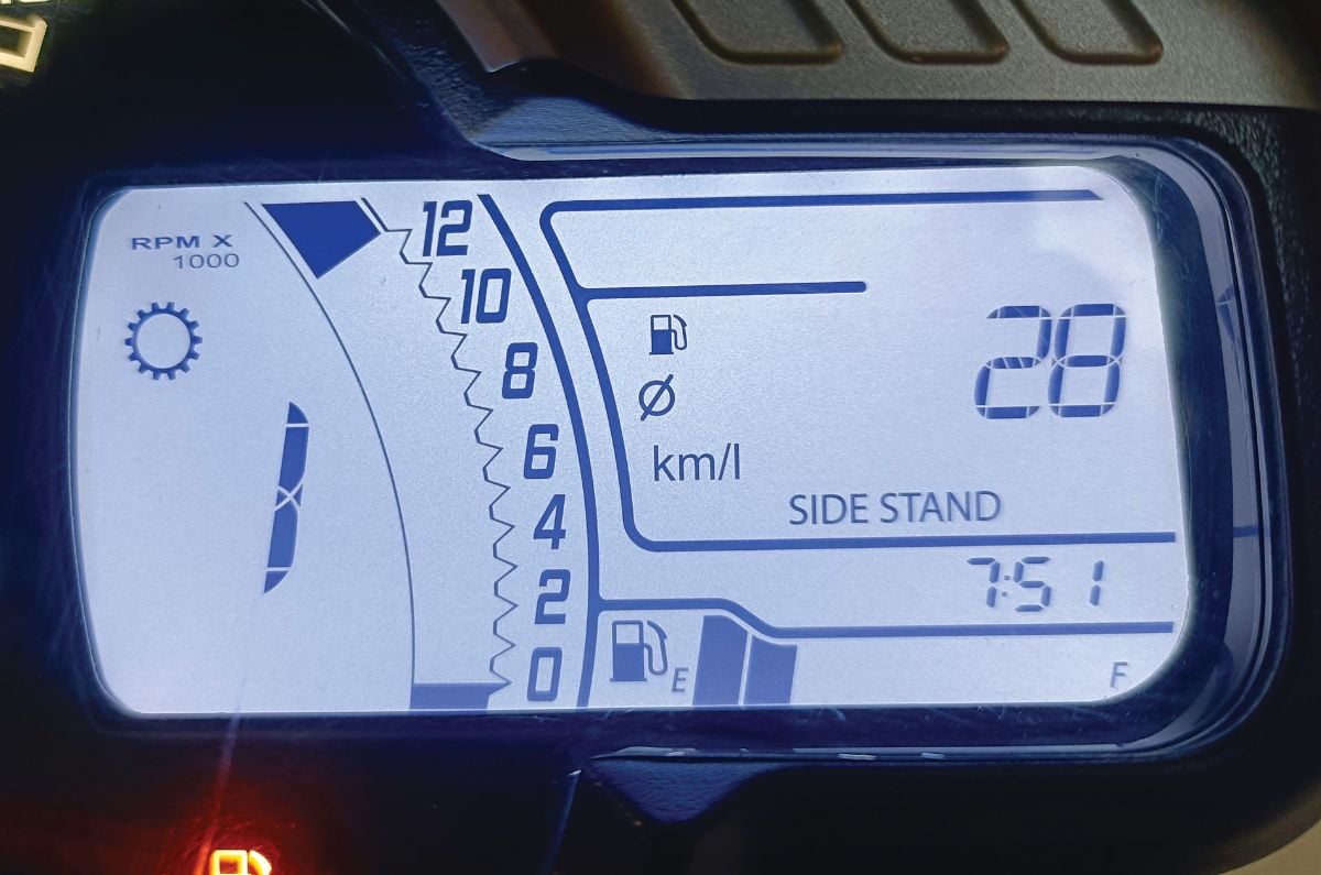 Triumph Scrambler 400 XC display showing average fuel economy