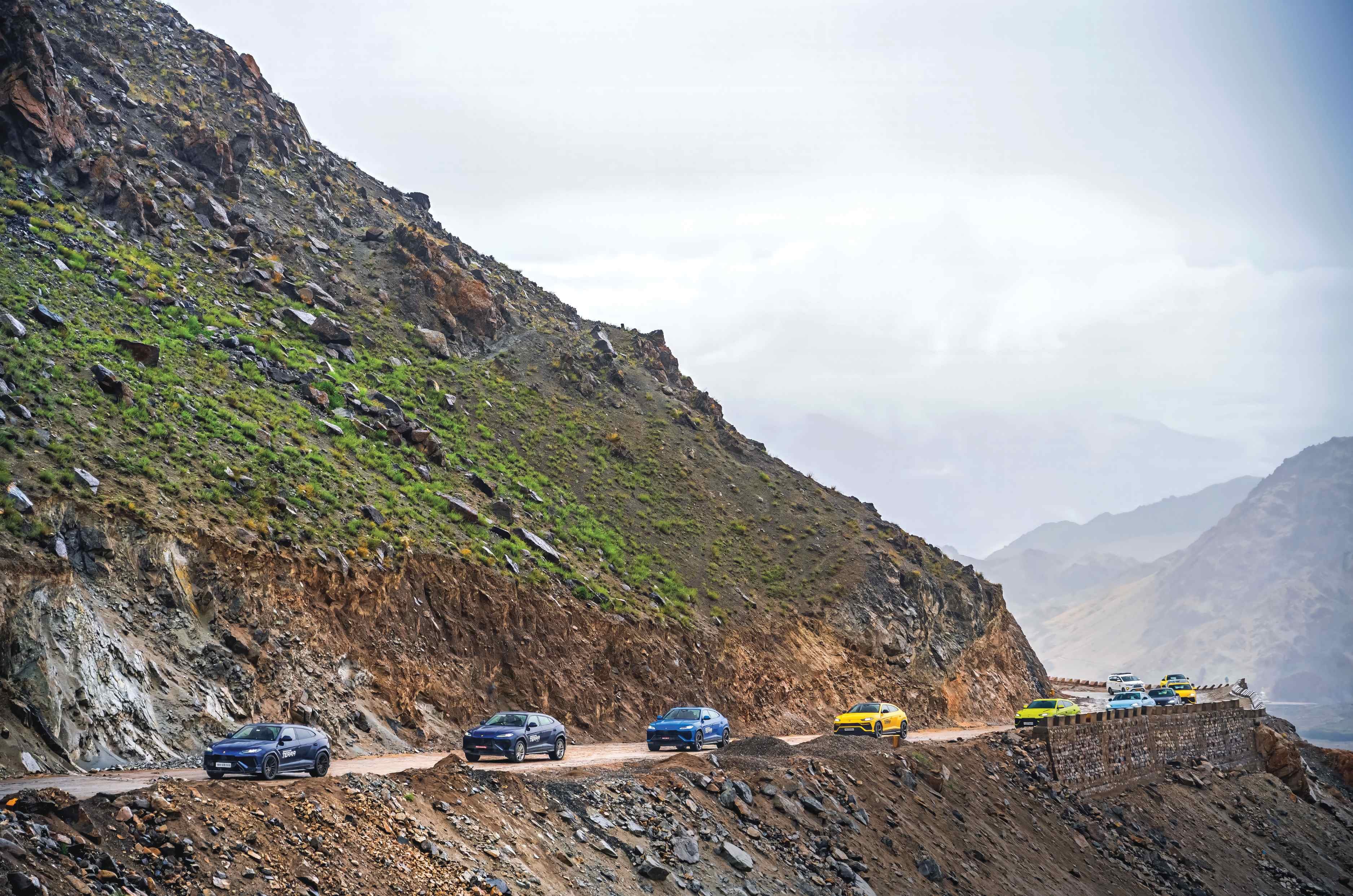 Driving a Lamborghini Urus SE to Lamayaru: Rocket ship to the moon