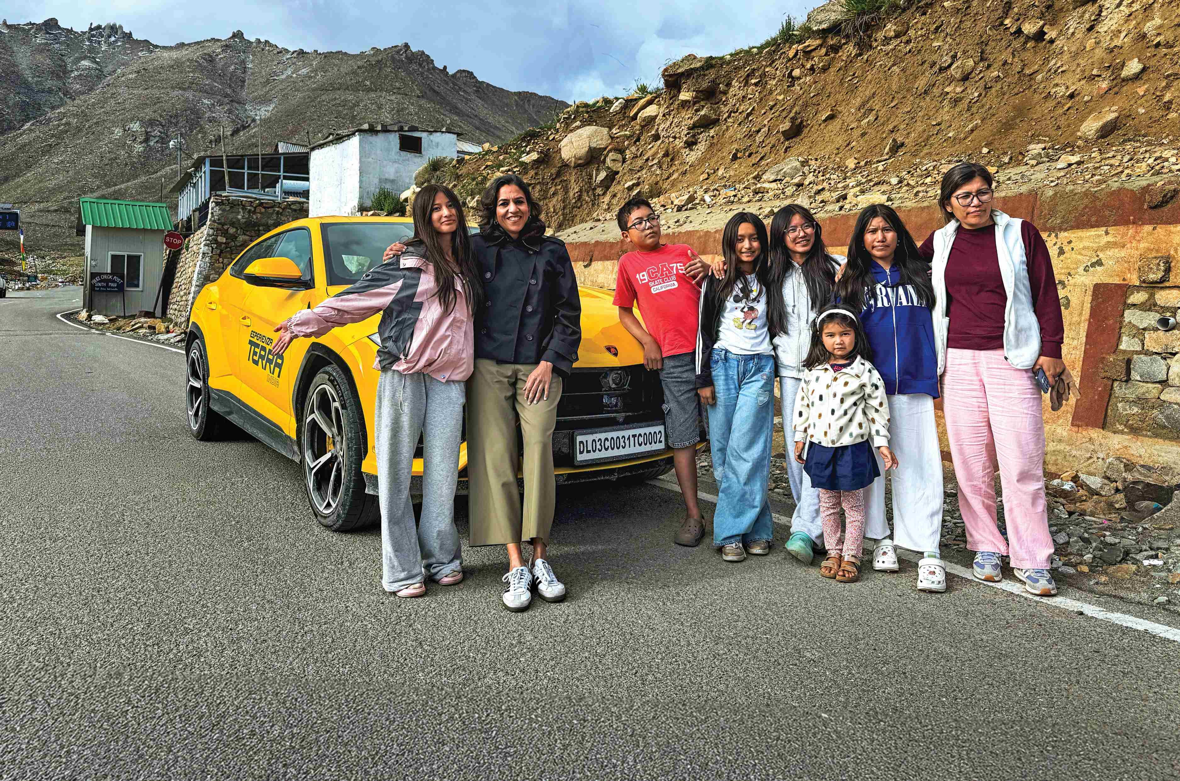 Driving a Lamborghini Urus SE to Lamayaru: Rocket ship to the moon