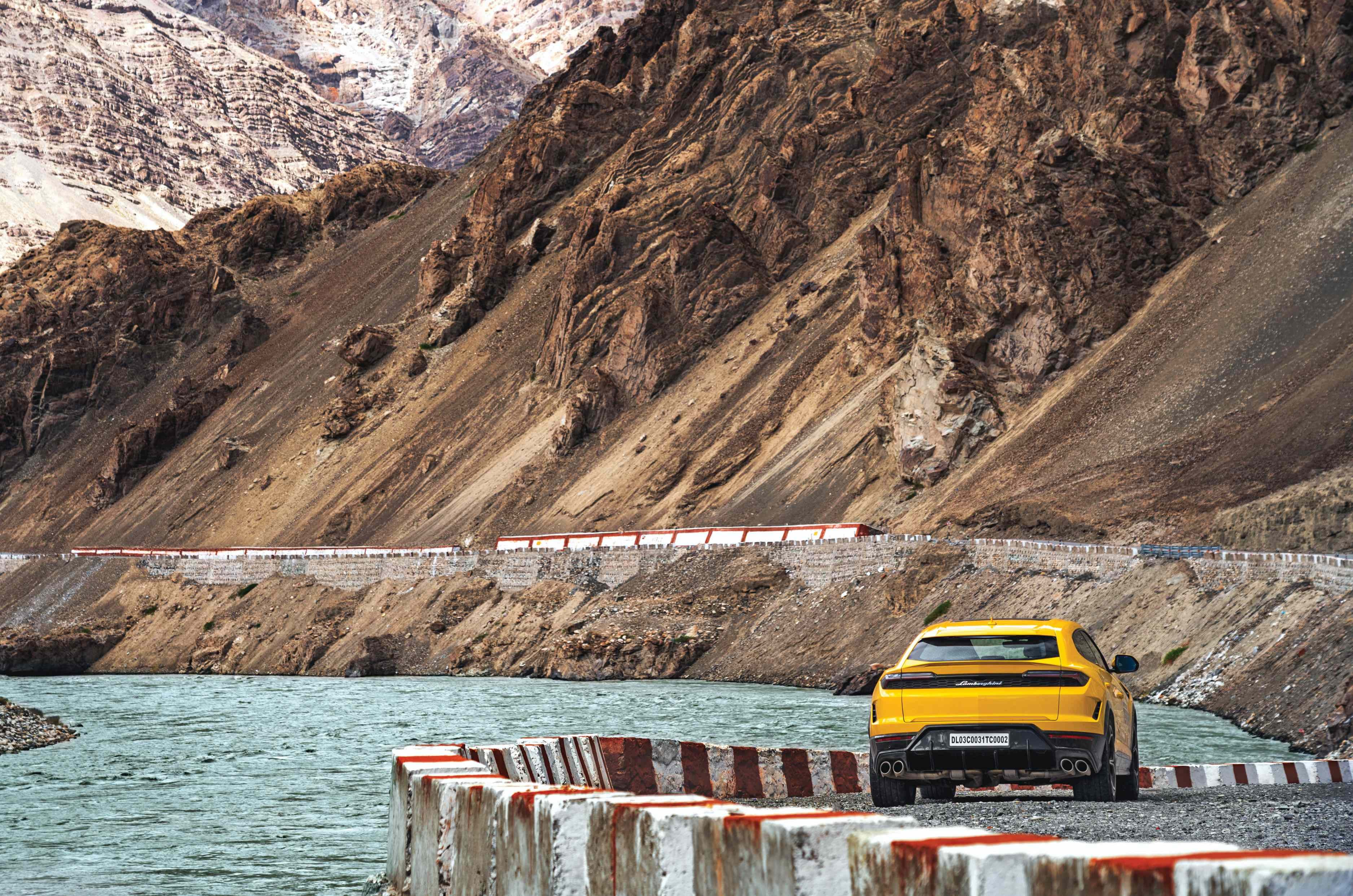 Driving a Lamborghini Urus SE to Lamayaru: Rocket ship to the moon