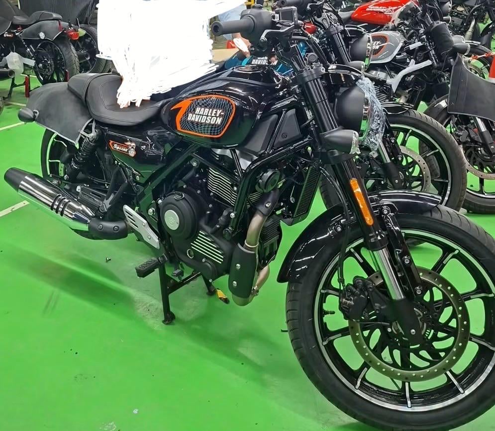 Sprint 440's front right quarter profile.