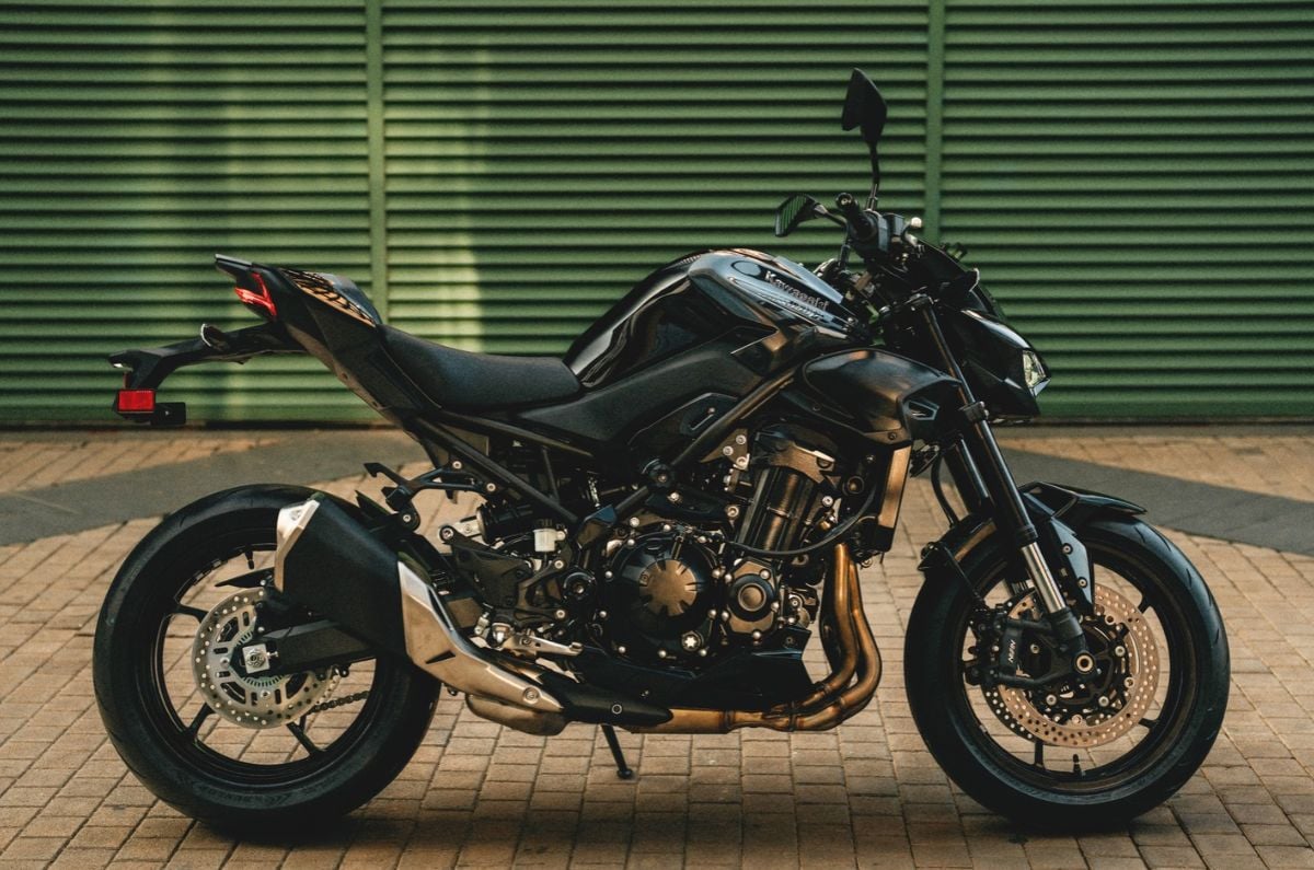 2027 Kawasaki Z900's Grey/Black colour.