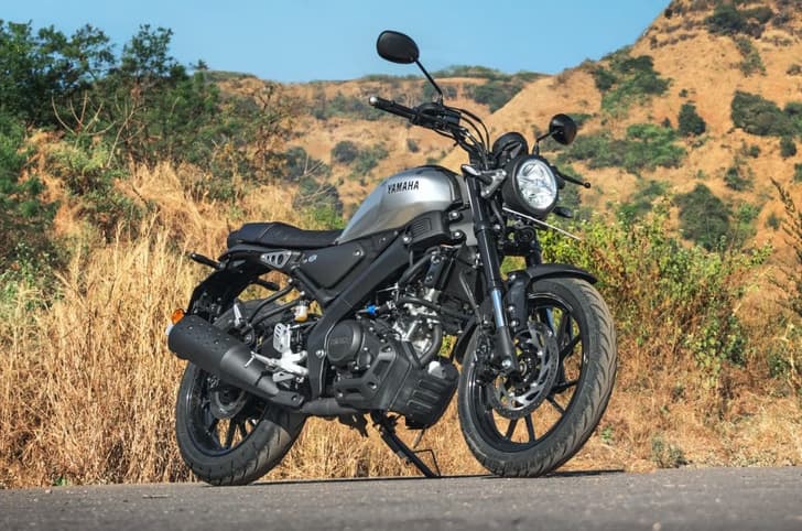 Yamaha XSR155 front right static on road