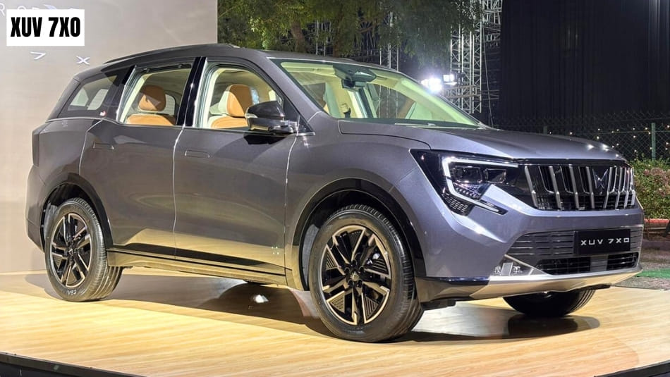 Mahindra XUV 7XO front quarter