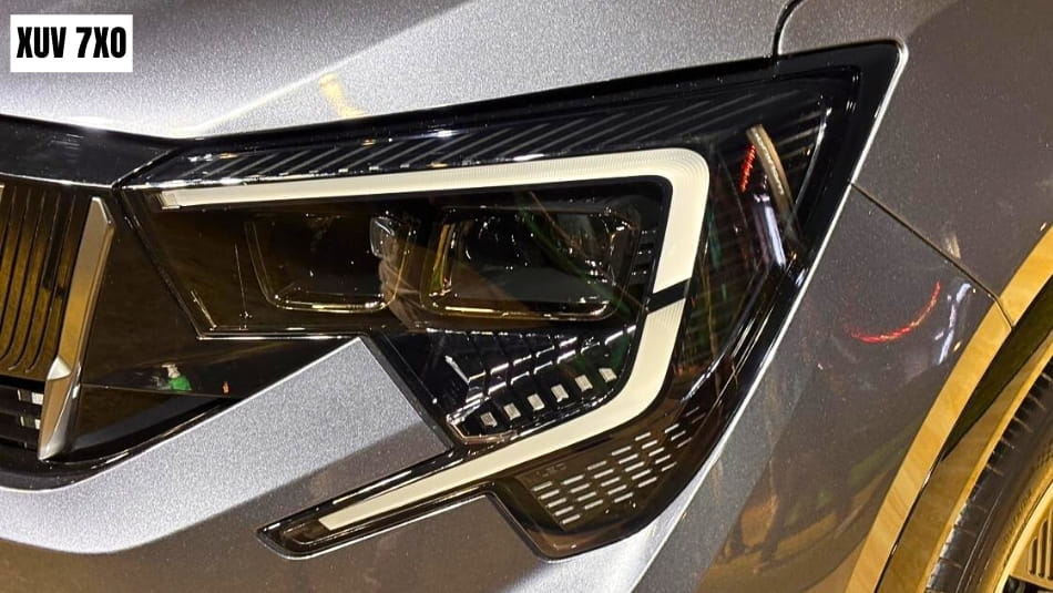 Mahindra XUV 7XO headlights