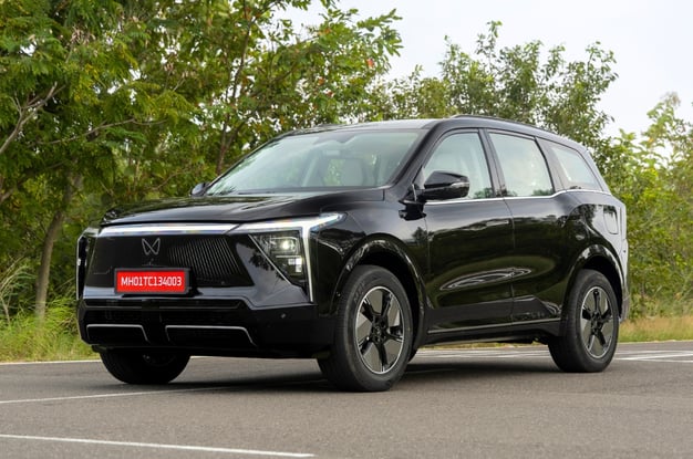 Mahindra XEV 9S front quarter design