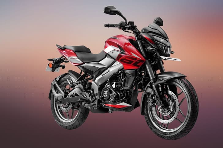 Bajaj Pulsar NS160 front right side static in studio
