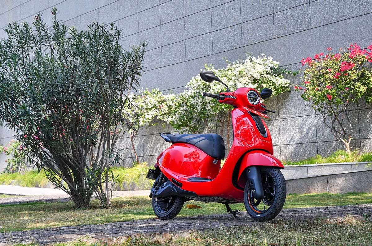 3 reasons to buy the Bajaj Chetak C25 and 2 reasons to skip it