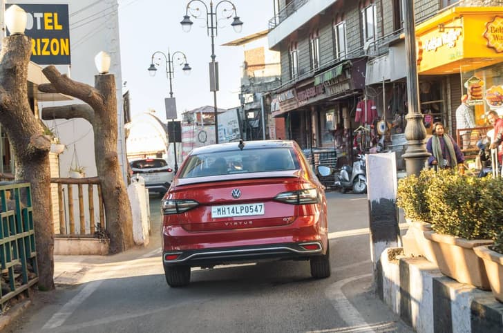 Volkswagen Virtus city driving