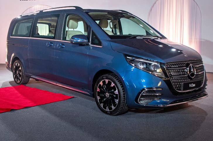 Mercedes-Benz V-Class front quarter static