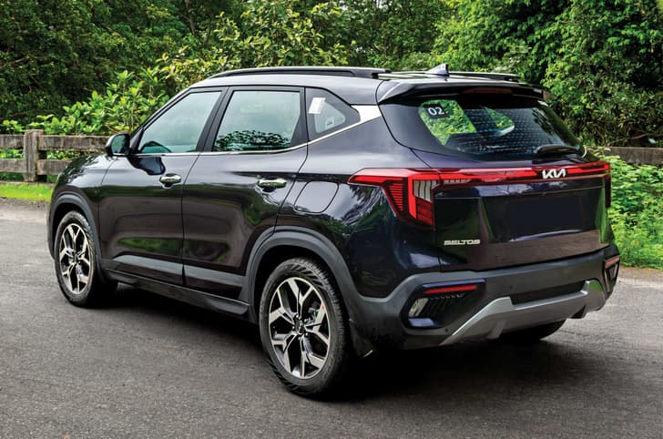 kia seltos rear three quarter kia seltos rear three quarter